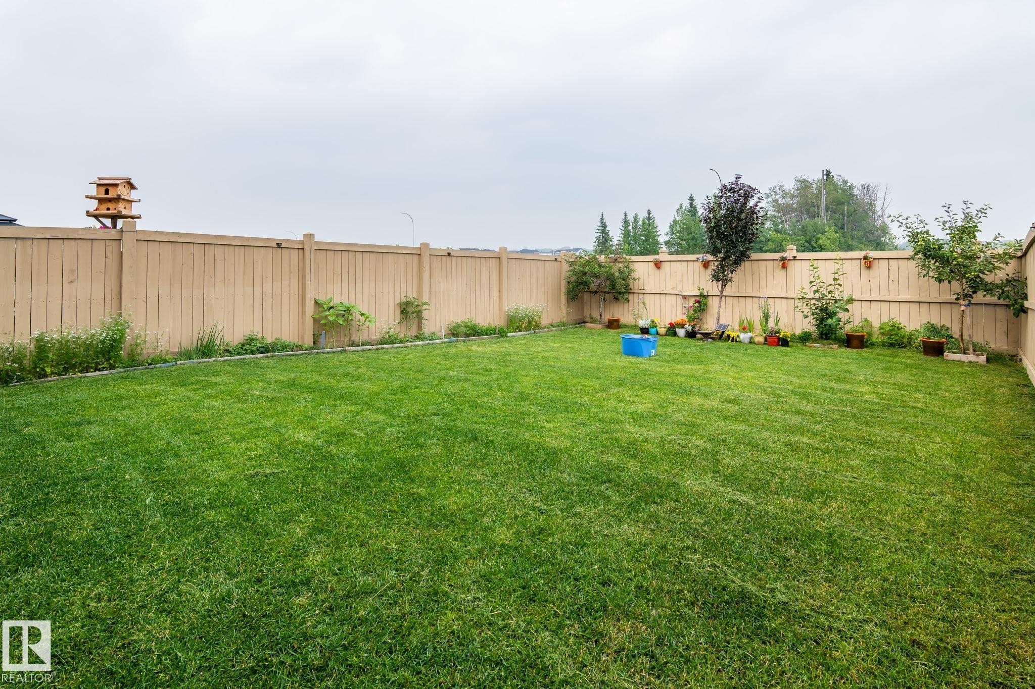 Expansive green lawn providing ample open space - 2131 51 Sw, Edmonton, AB - Outdoor With Backyard