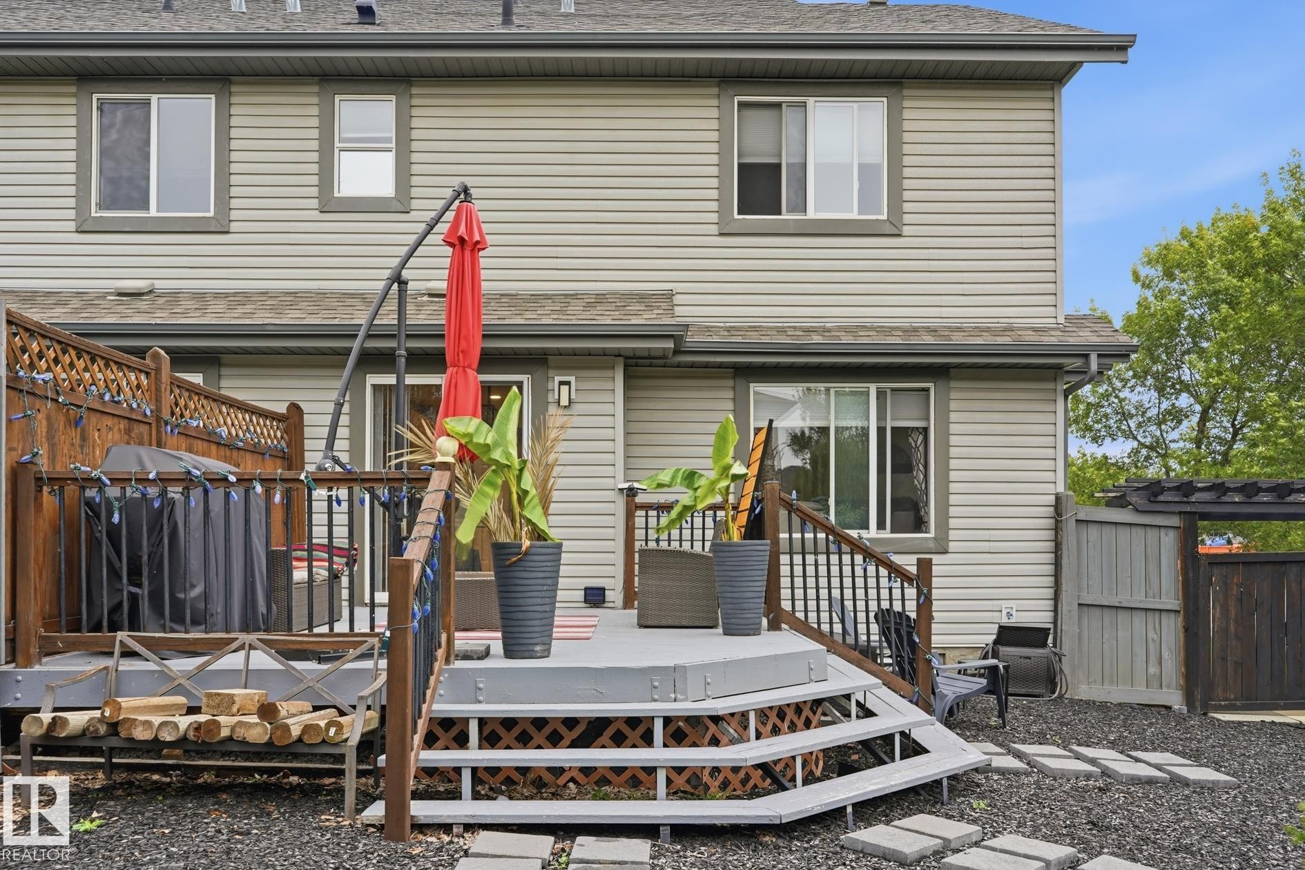 Multi-level deck with dark wood-finish railing and stairs - 20007 131 Avenue Nw, Edmonton, AB