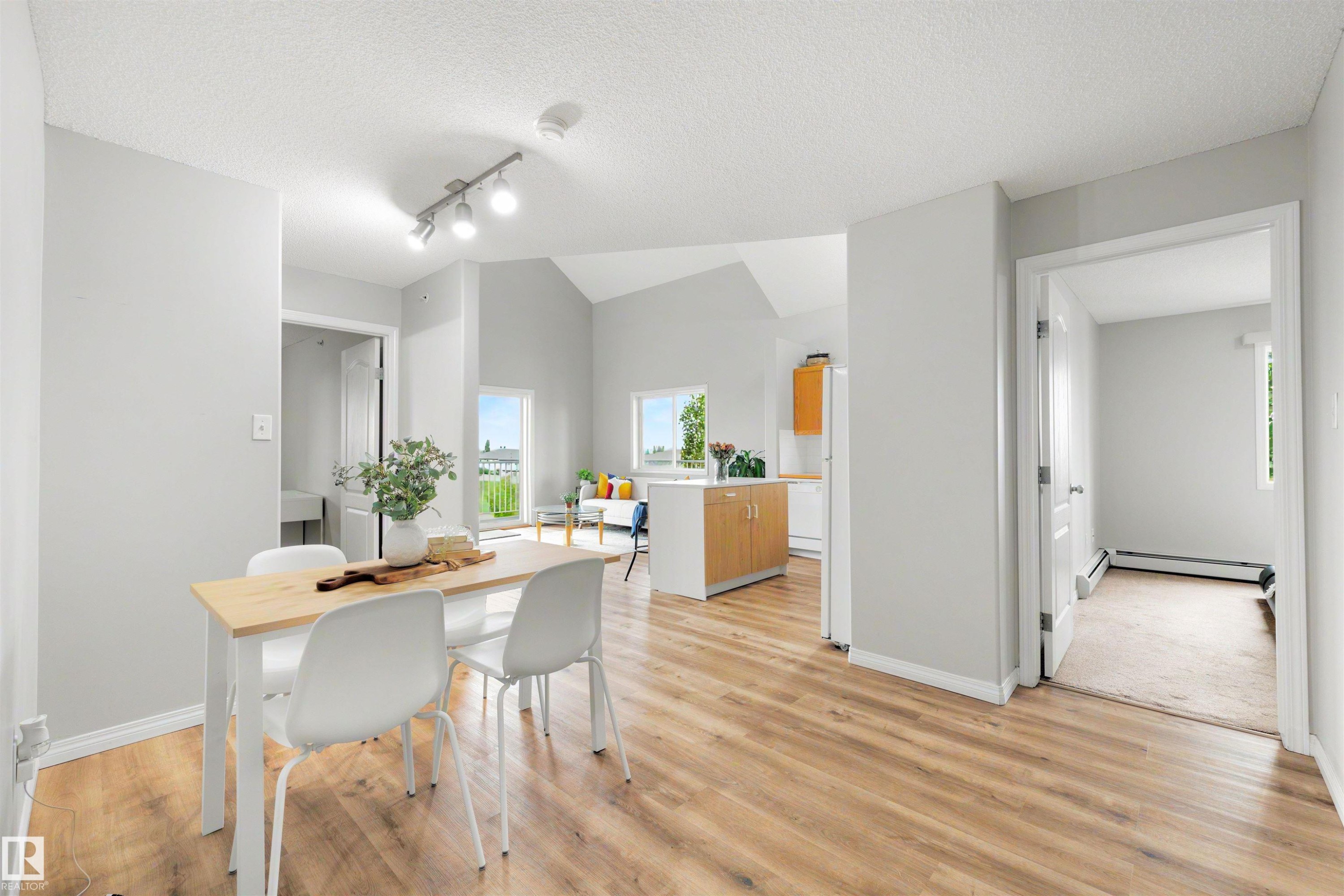 #427 3425 19 St Nw, Edmonton, AB