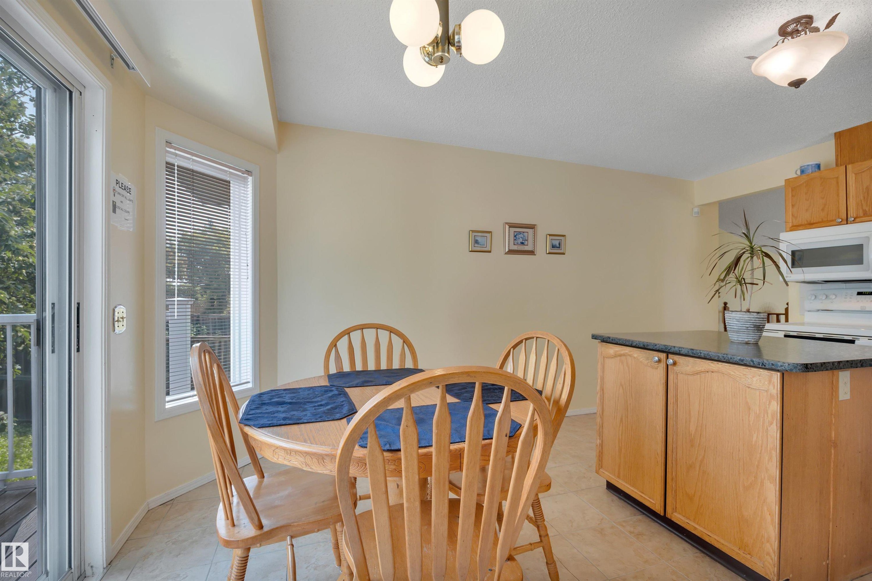 18920 78 Avenue Nw, Edmonton, AB - Indoor Photo Showing Dining Room