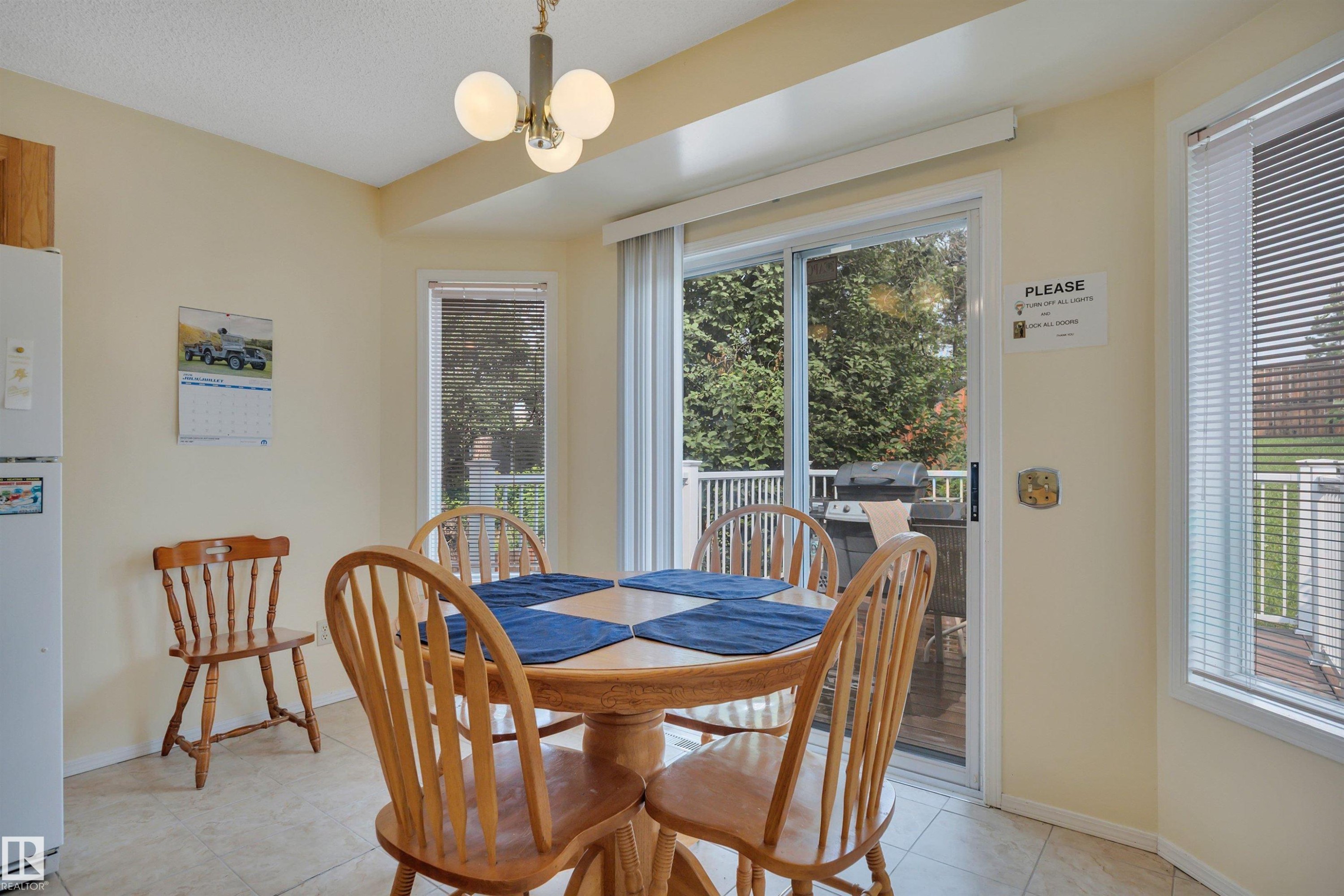 18920 78 Avenue Nw, Edmonton, AB - Indoor Photo Showing Dining Room