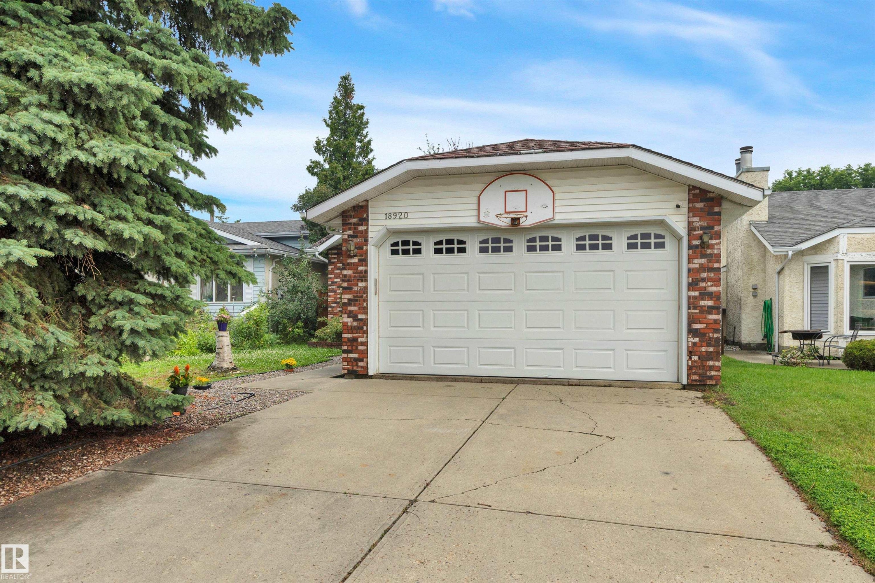 18920 78 Avenue Nw, Edmonton, AB - Outdoor