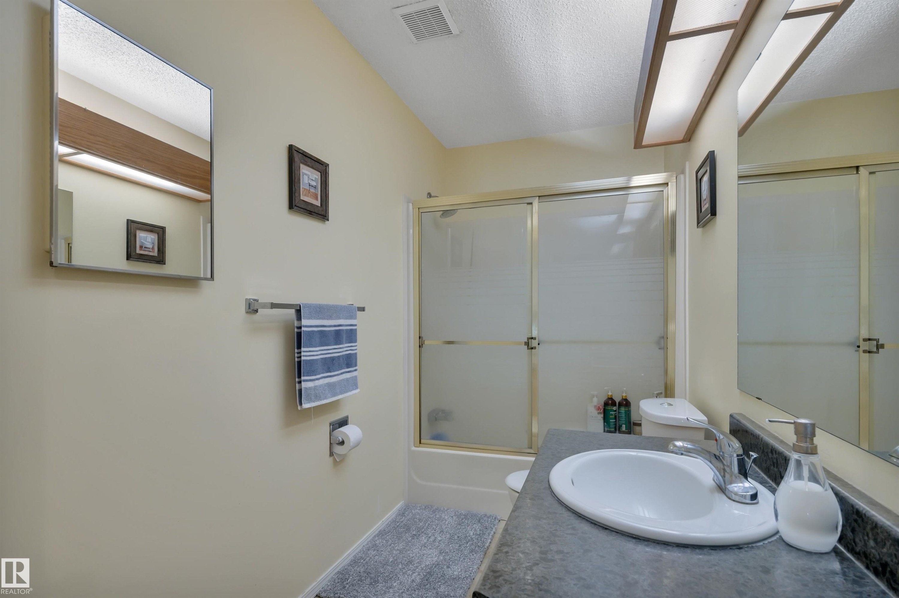 18920 78 Avenue Nw, Edmonton, AB - Indoor Photo Showing Bathroom