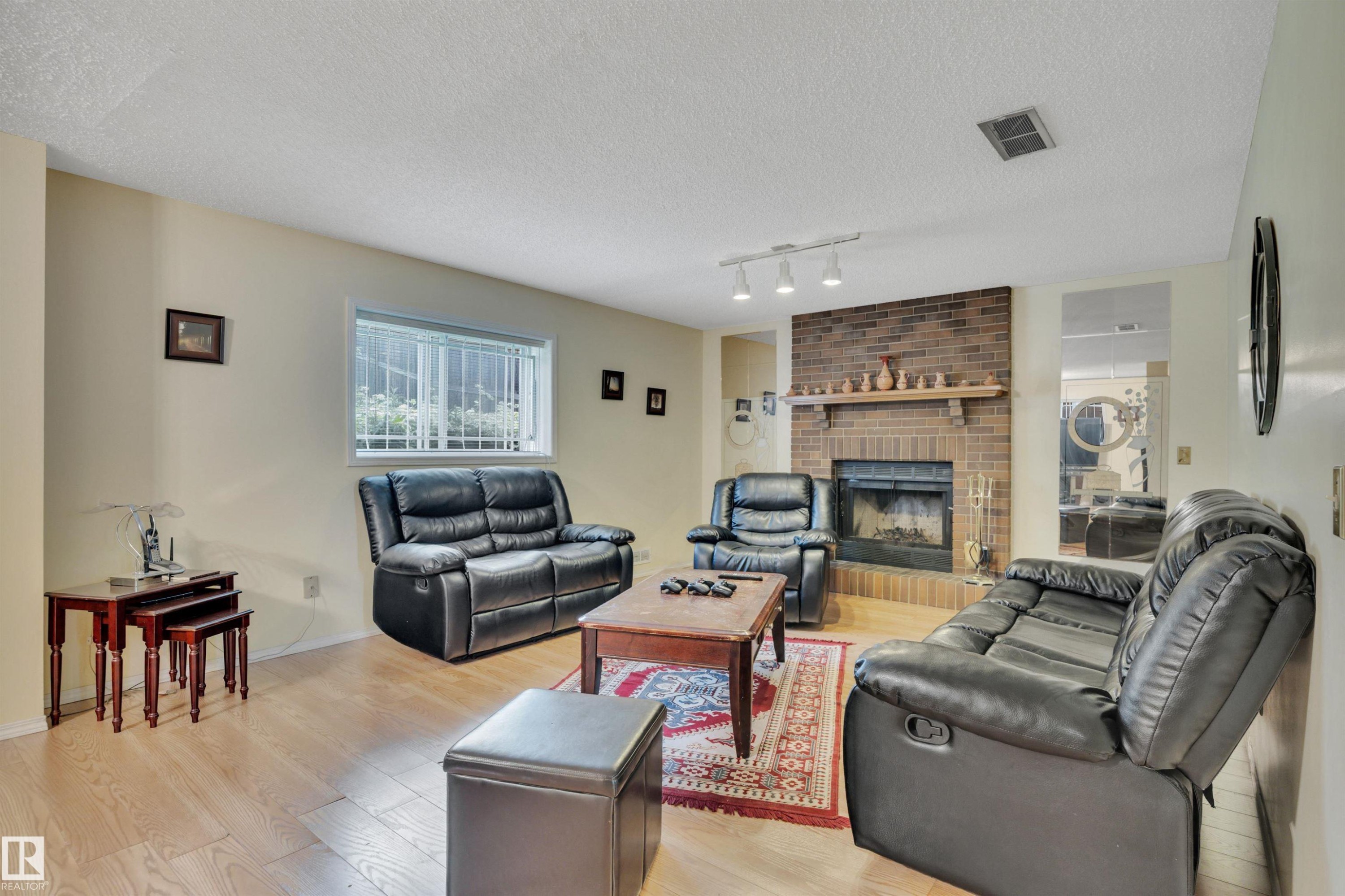 18920 78 Avenue Nw, Edmonton, AB - Indoor Photo Showing Living Room With Fireplace