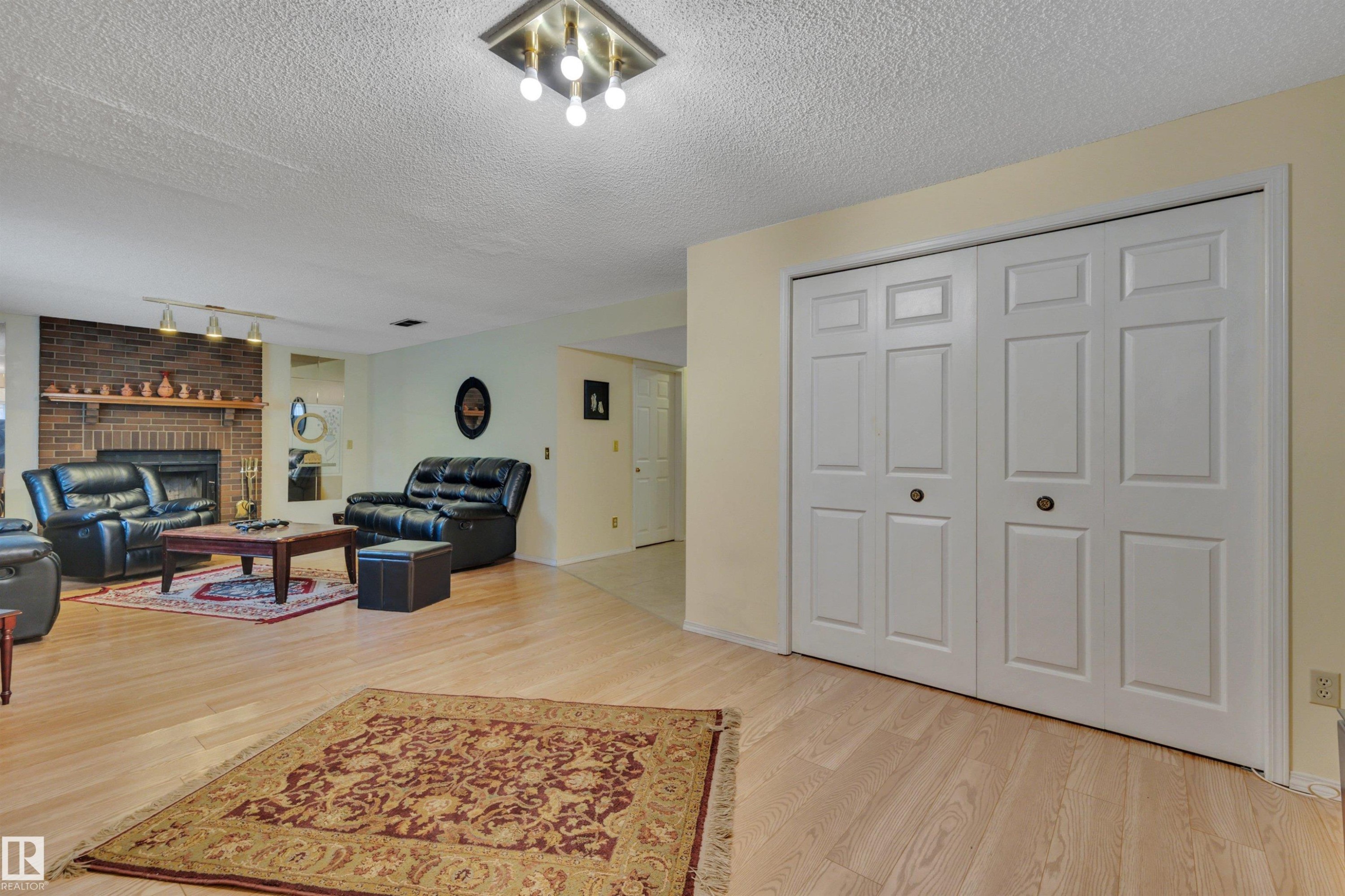 18920 78 Avenue Nw, Edmonton, AB - Indoor