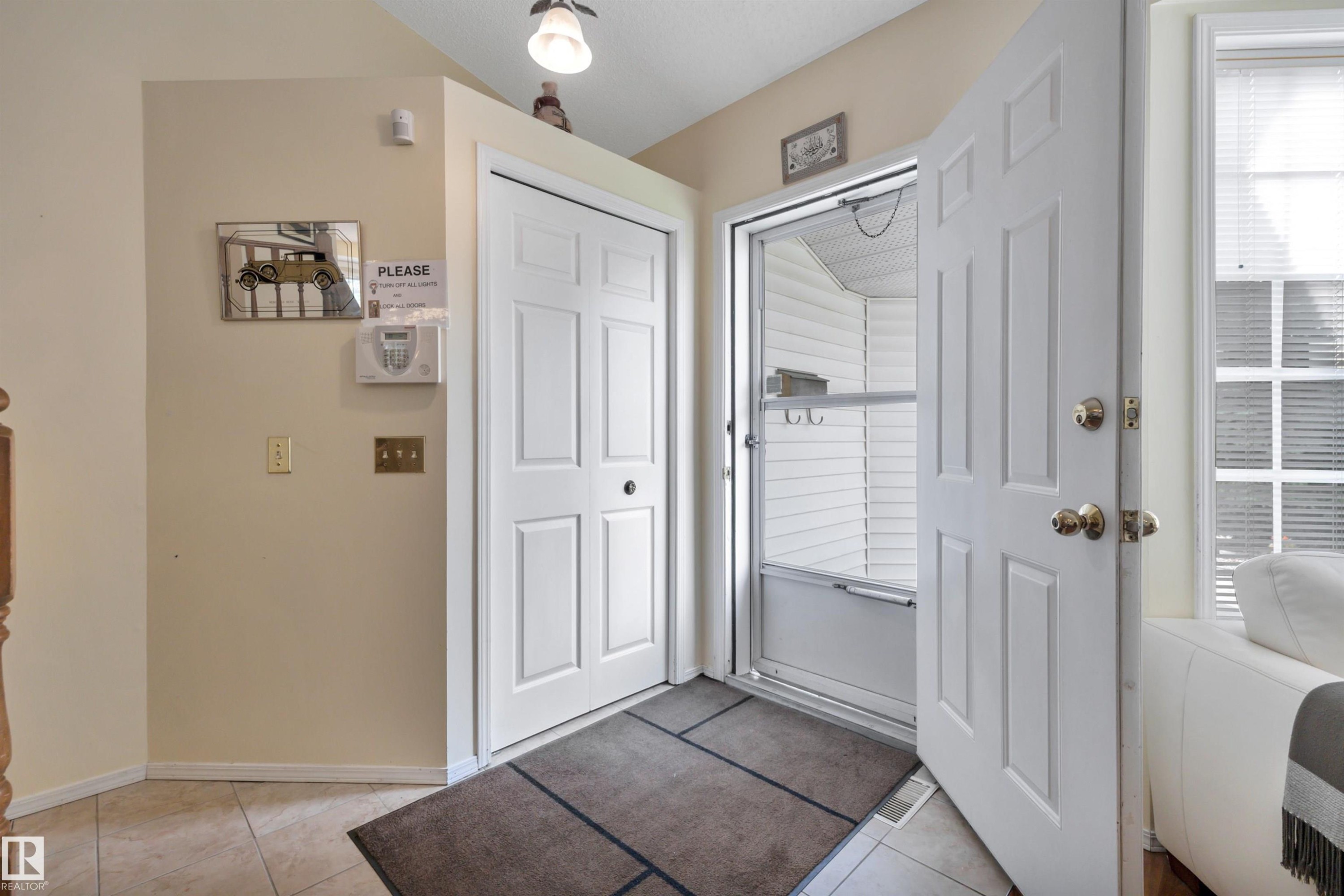 18920 78 Avenue Nw, Edmonton, AB - Indoor