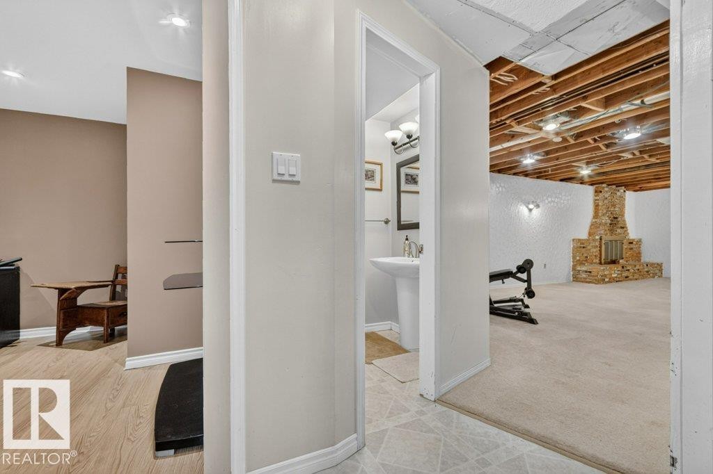 Corridor - 11131 35A Avenue Nw, Edmonton, AB - Indoor Photo Showing Other Room