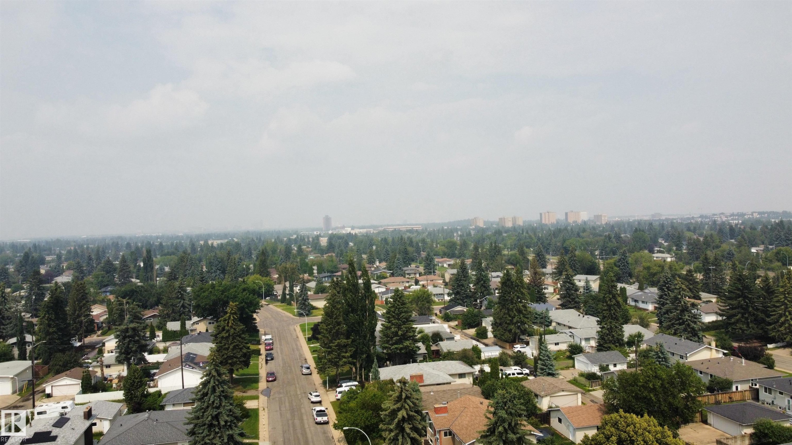 Image quality insufficient for description - 11131 35A Avenue Nw, Edmonton, AB - Outdoor With View