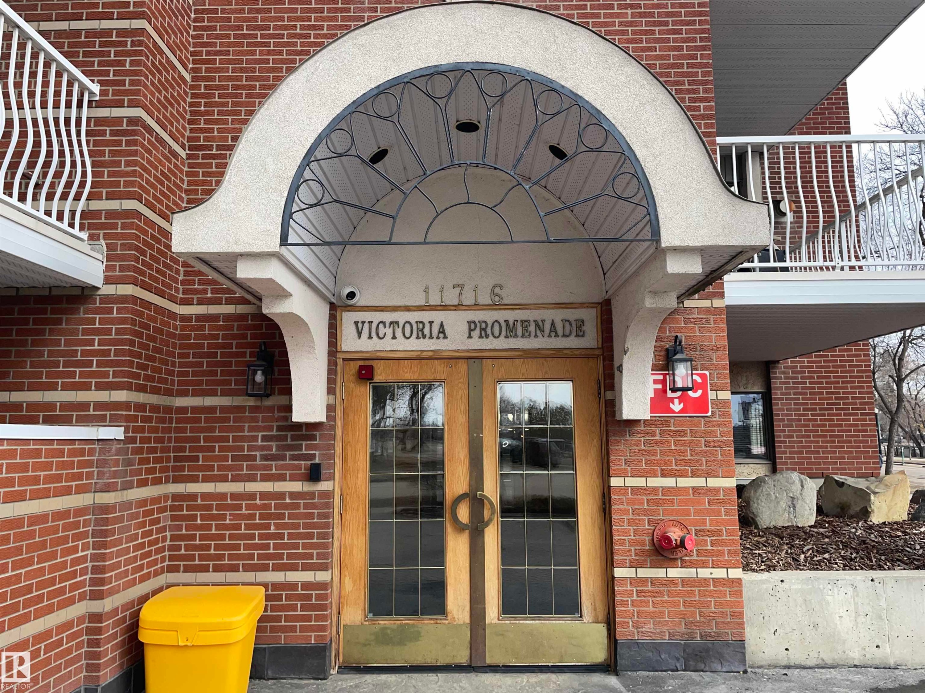 #305 11716 100 Av Nw, Edmonton, AB