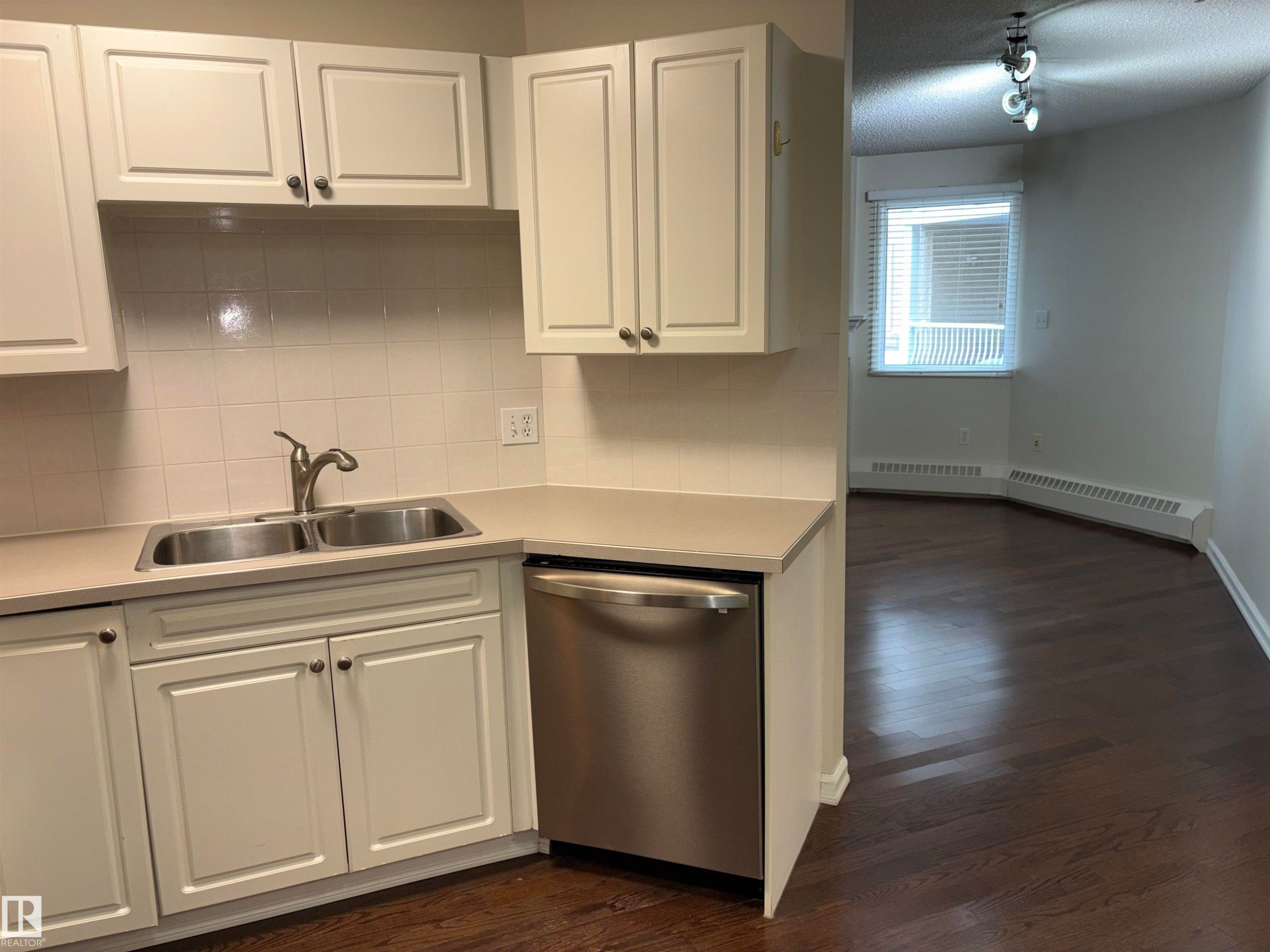#305 11716 100 Av Nw, Edmonton, AB