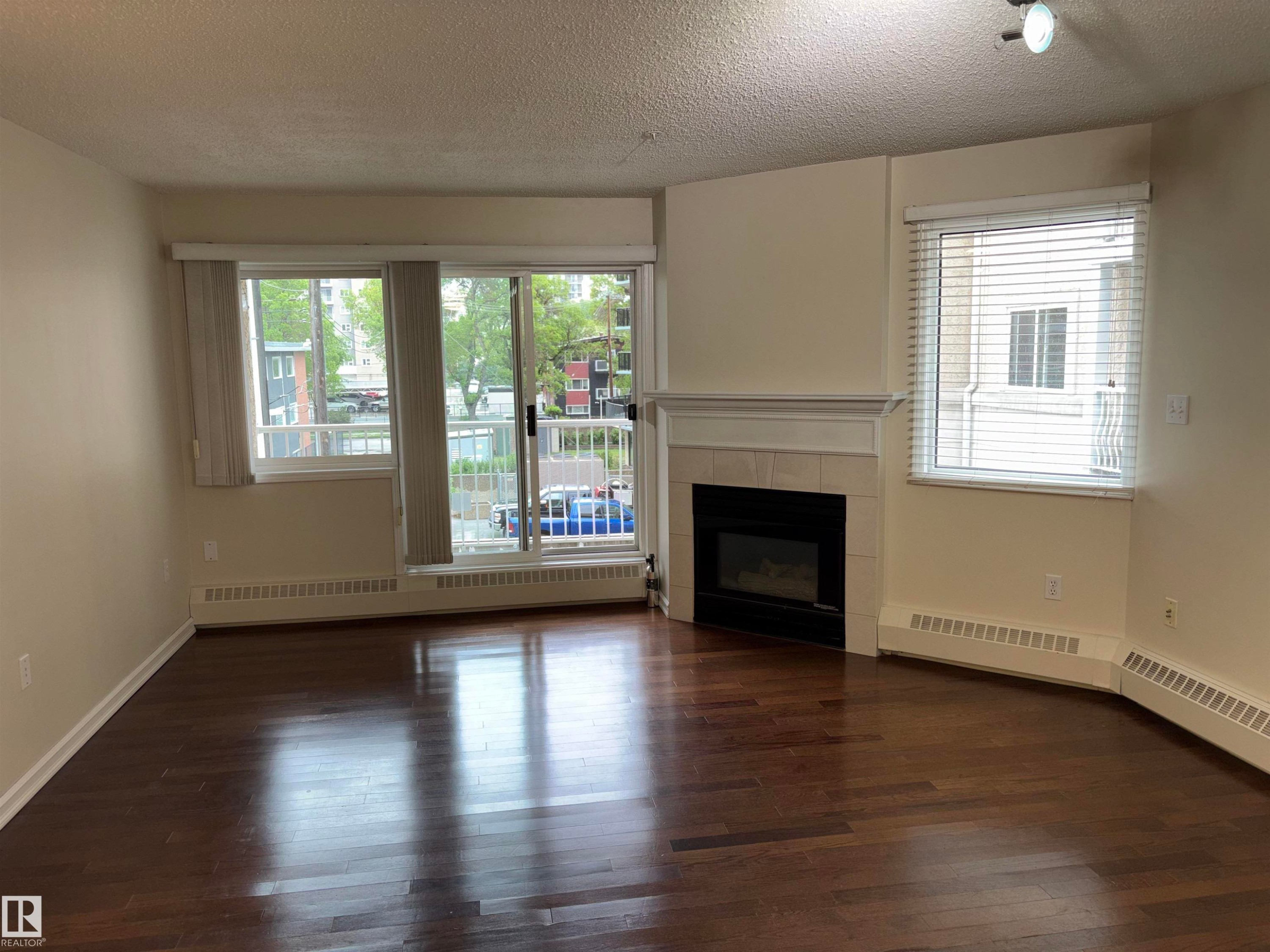 #305 11716 100 Av Nw, Edmonton, AB