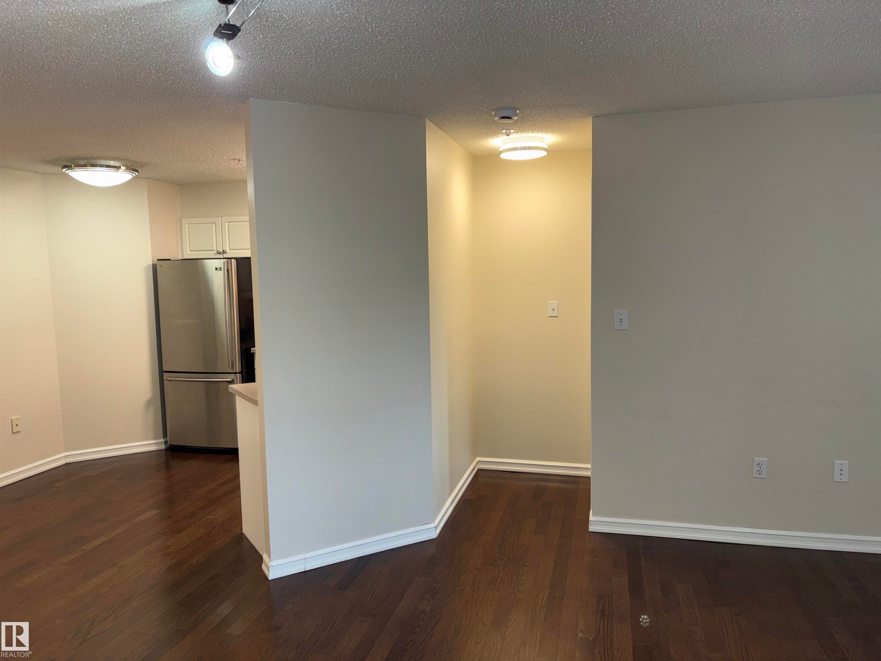 #305 11716 100 Av Nw, Edmonton, AB