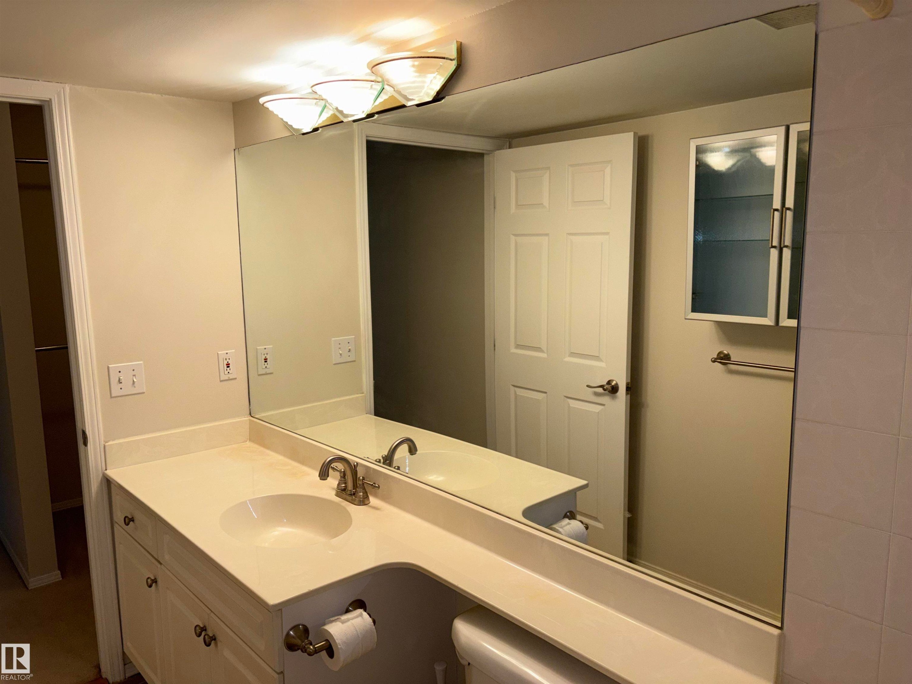 #305 11716 100 Av Nw, Edmonton, AB