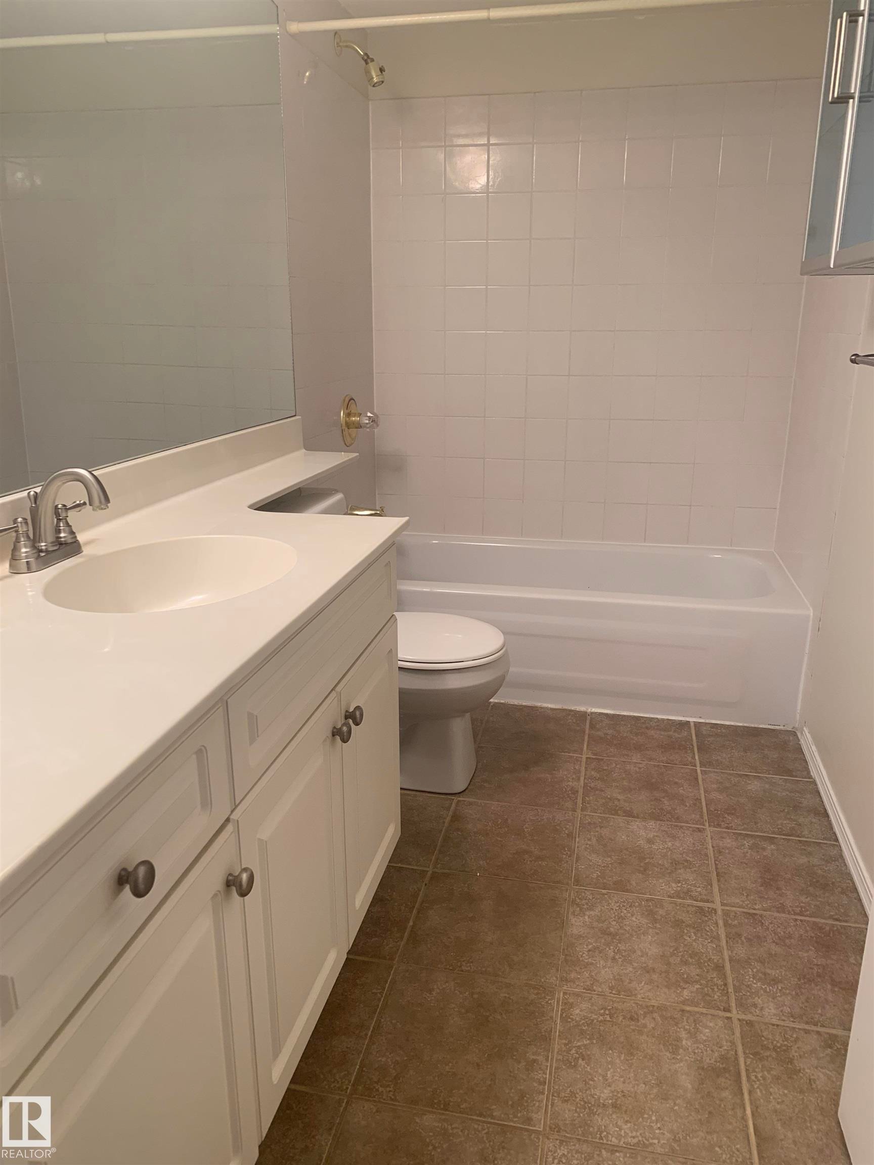 #305 11716 100 Av Nw, Edmonton, AB