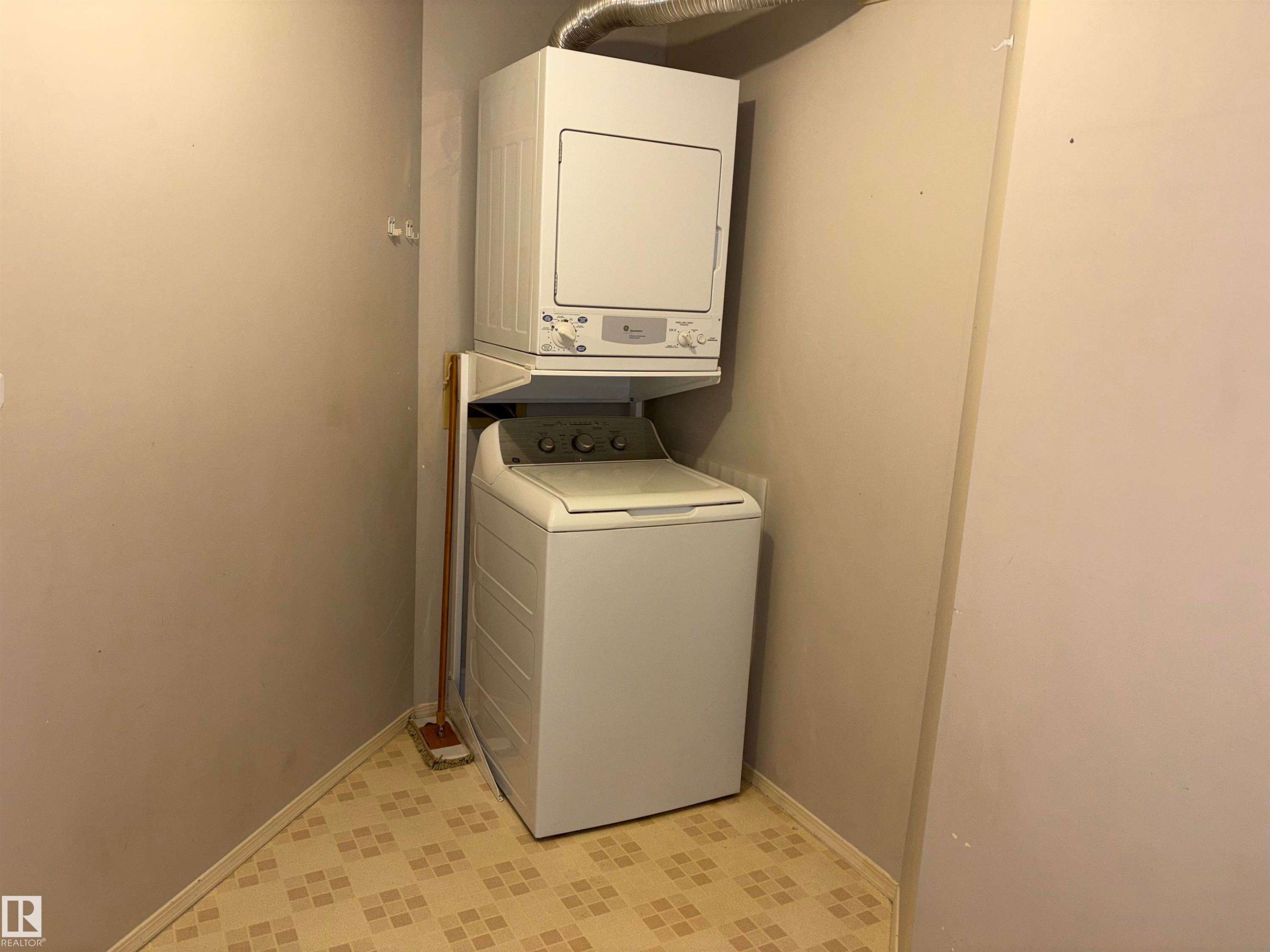 #305 11716 100 Av Nw, Edmonton, AB