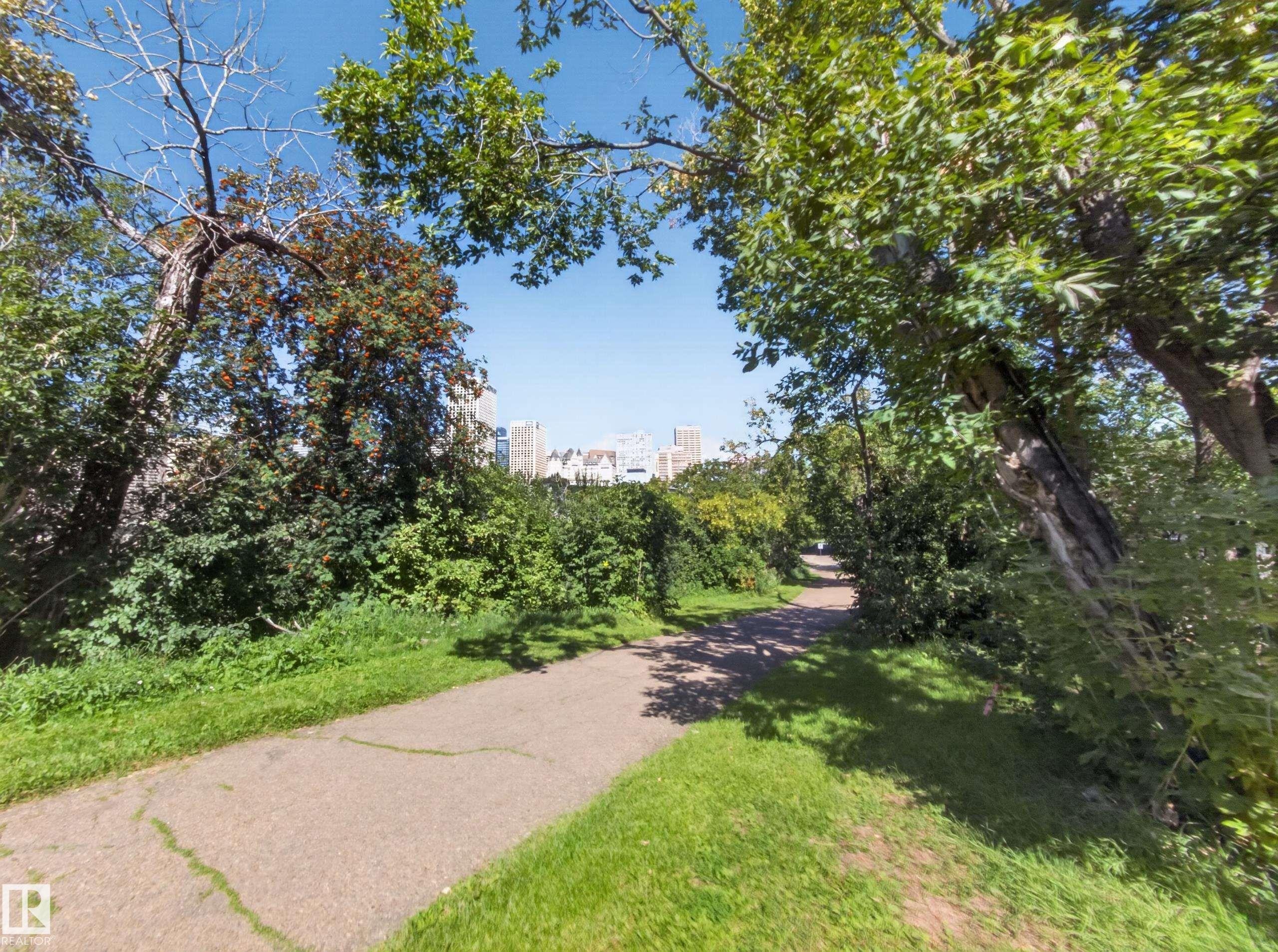 9624 99A Street Nw, Edmonton, AB
