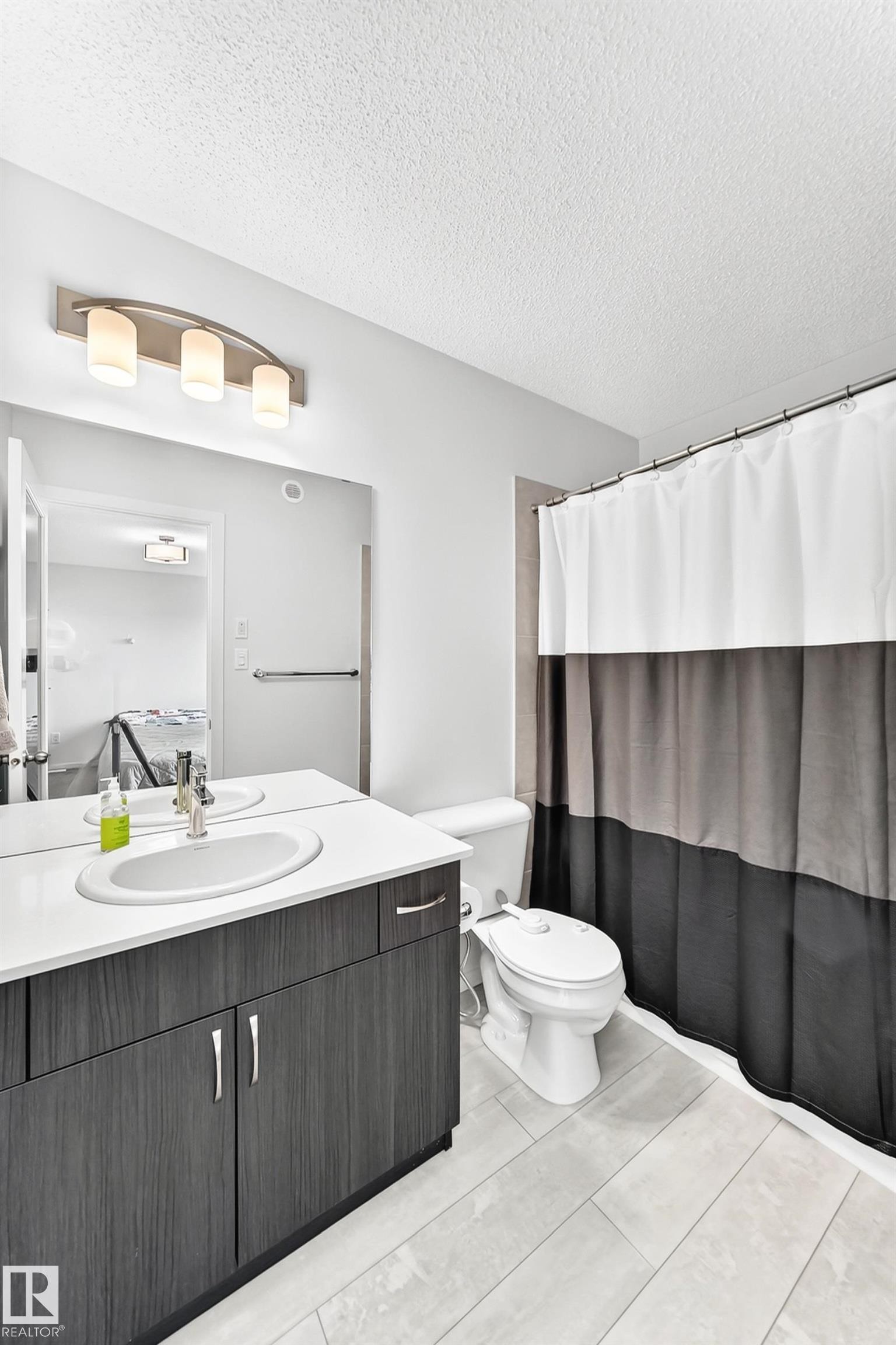 5233 22 Avenue Sw, Edmonton, AB
