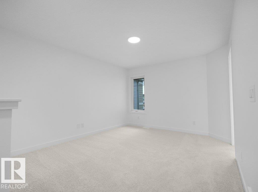 Neutral-toned carpeting, single window, and a ceiling-mounted light fixture - 912 17 Ave Nw, Edmonton, AB