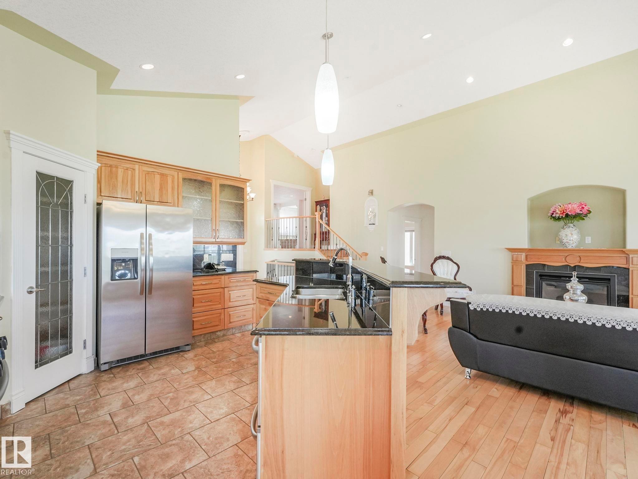 7504 161A Avenue Nw, Edmonton, AB - Indoor