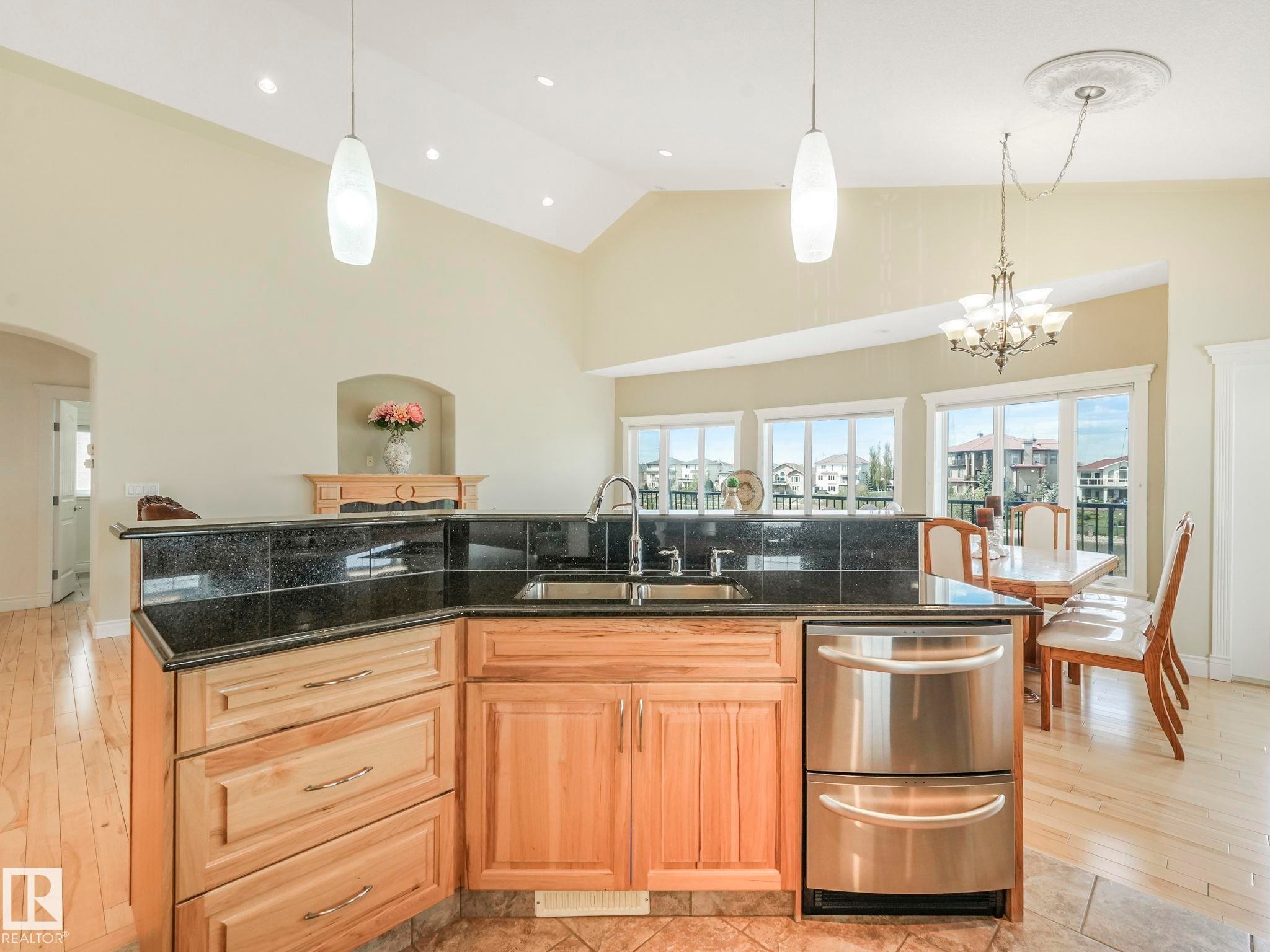 7504 161A Avenue Nw, Edmonton, AB - Indoor Photo Showing Kitchen With Double Sink