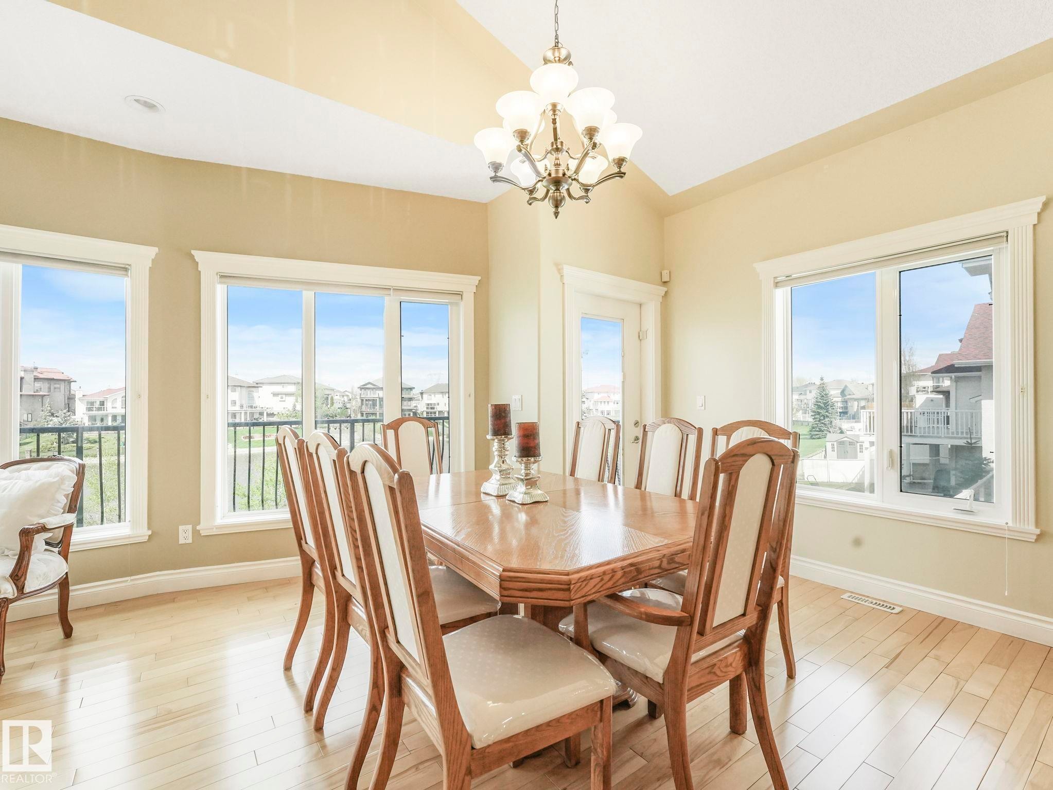 7504 161A Avenue Nw, Edmonton, AB - Indoor Photo Showing Dining Room