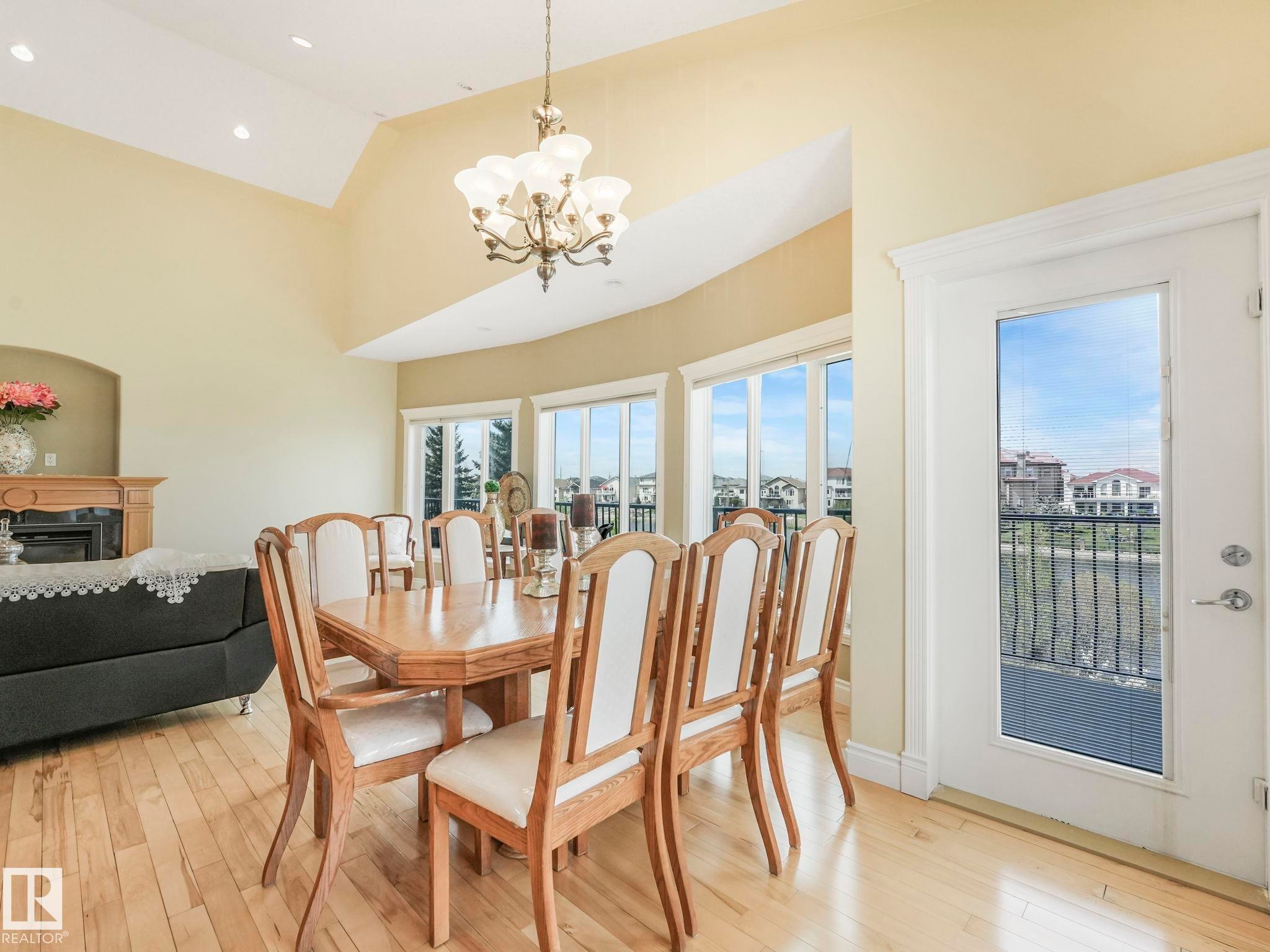 7504 161A Avenue Nw, Edmonton, AB - Indoor Photo Showing Dining Room