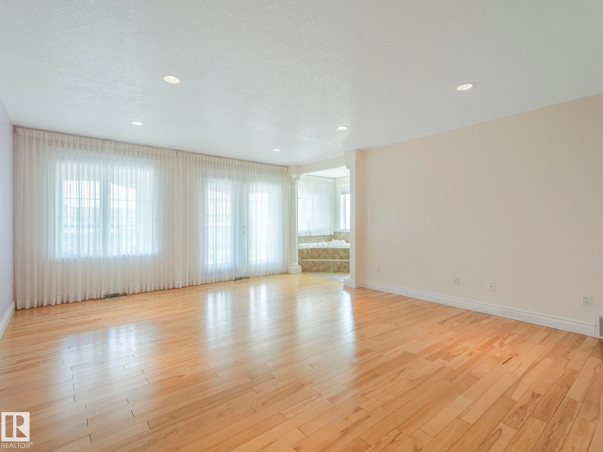 7504 161A Avenue Nw, Edmonton, AB - Indoor Photo Showing Other Room