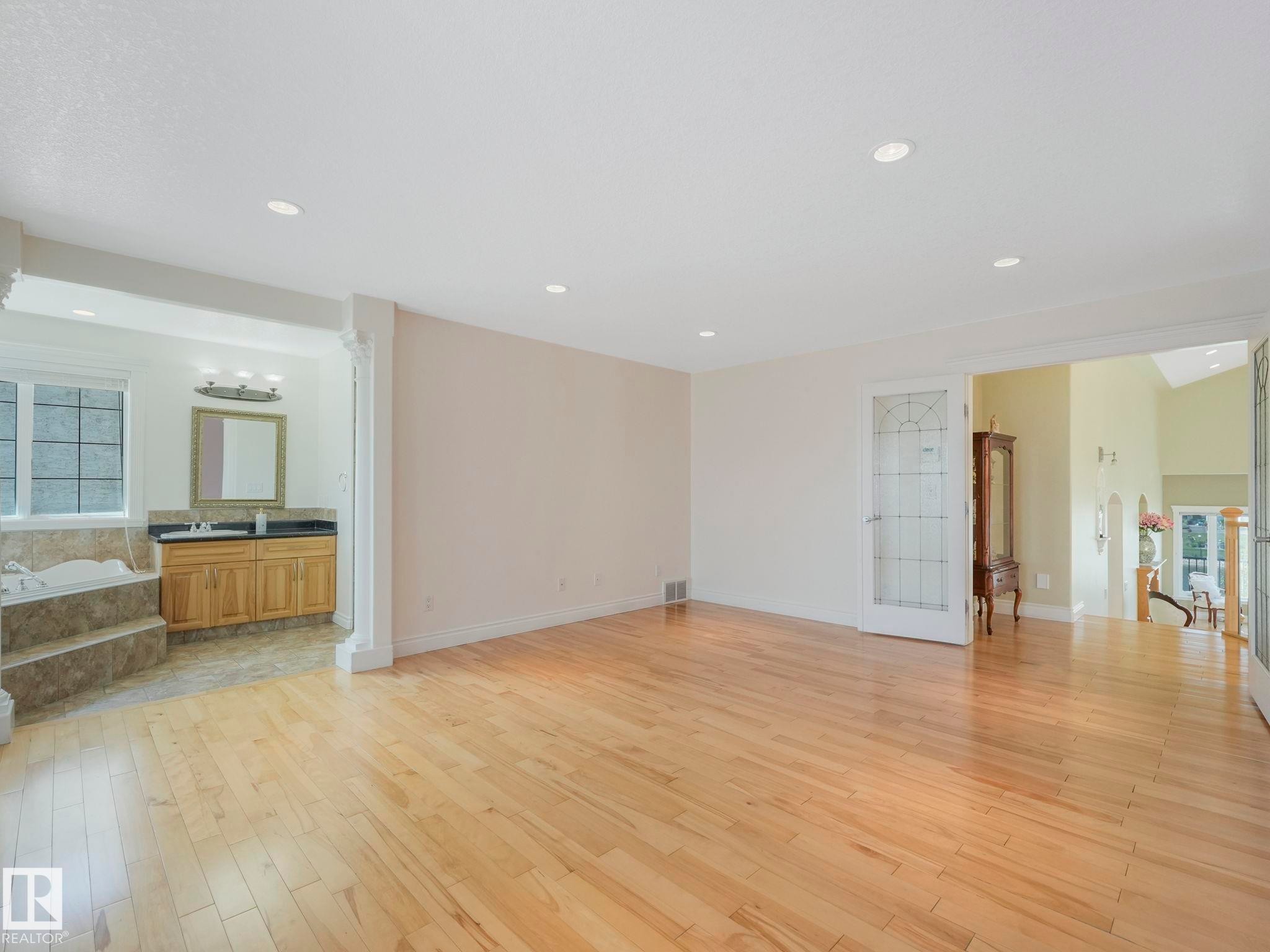 7504 161A Avenue Nw, Edmonton, AB - Indoor Photo Showing Other Room