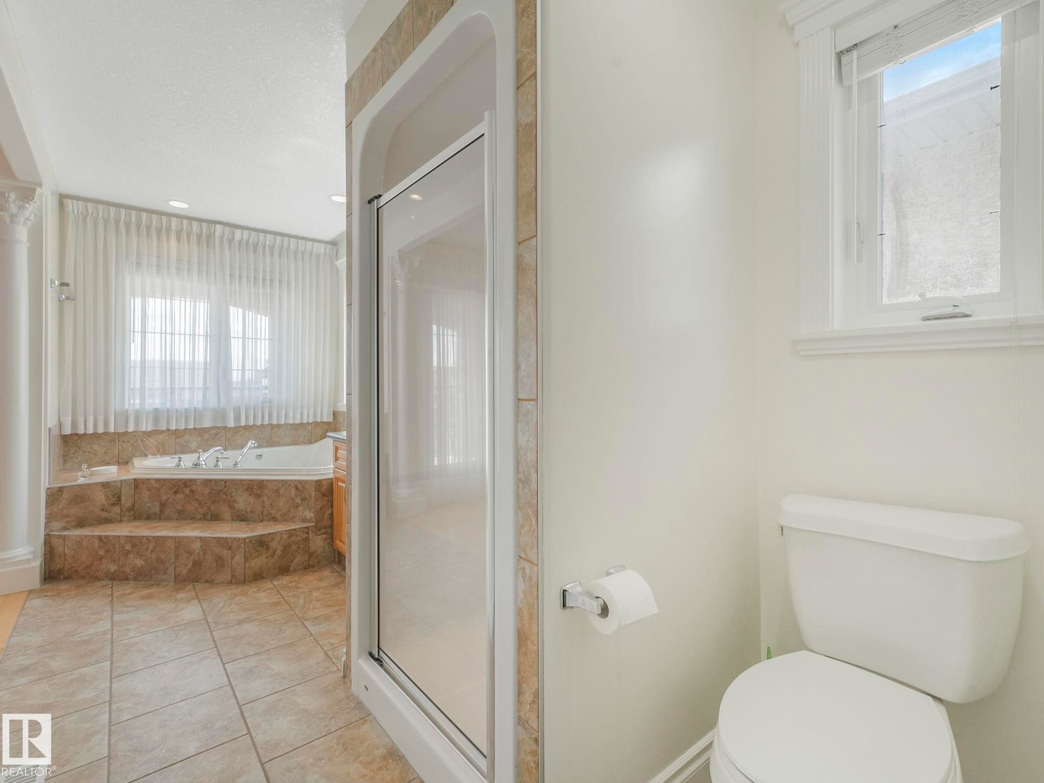 7504 161A Avenue Nw, Edmonton, AB - Indoor Photo Showing Bathroom