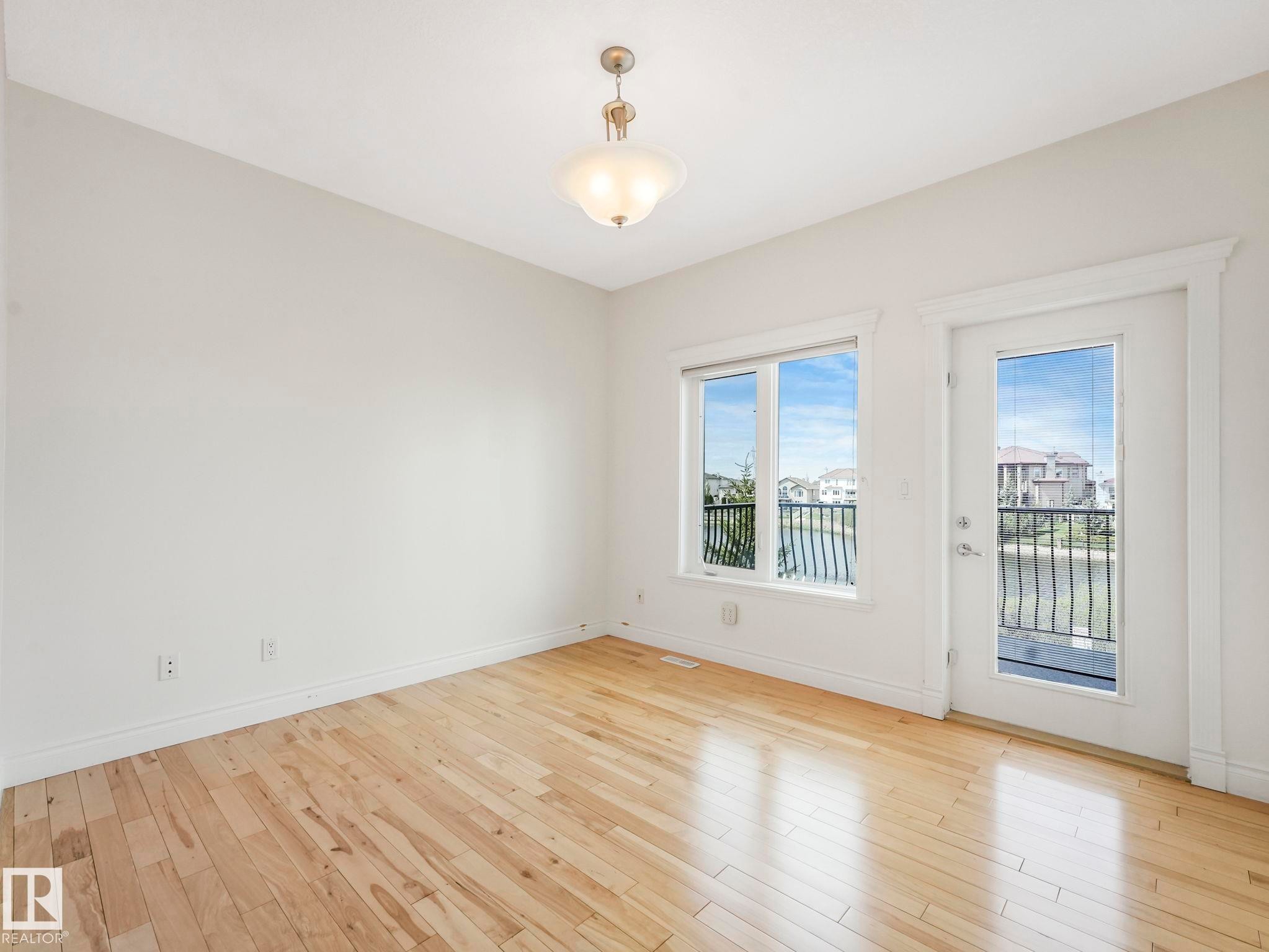 7504 161A Avenue Nw, Edmonton, AB - Indoor Photo Showing Other Room