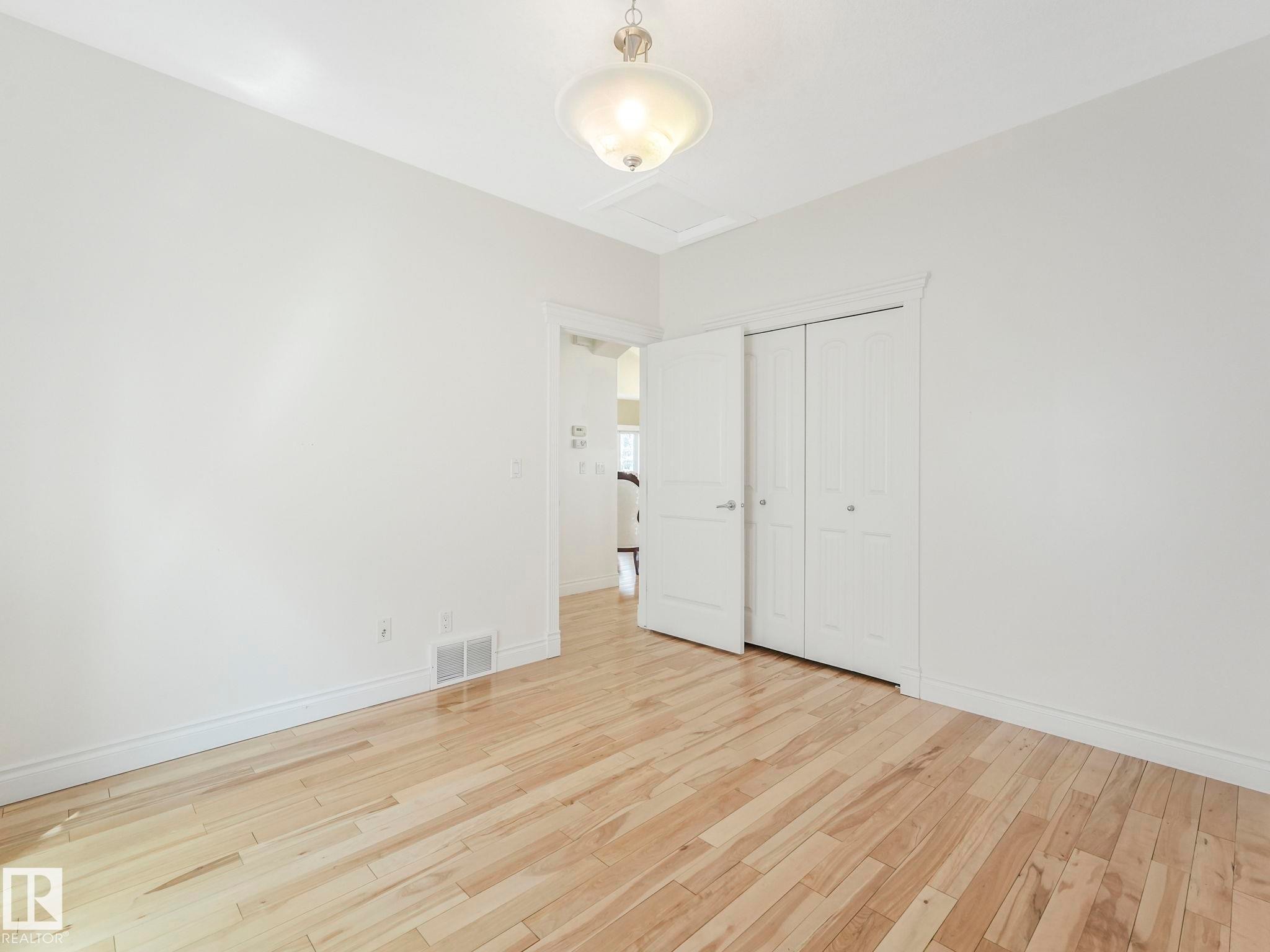 7504 161A Avenue Nw, Edmonton, AB - Indoor Photo Showing Other Room