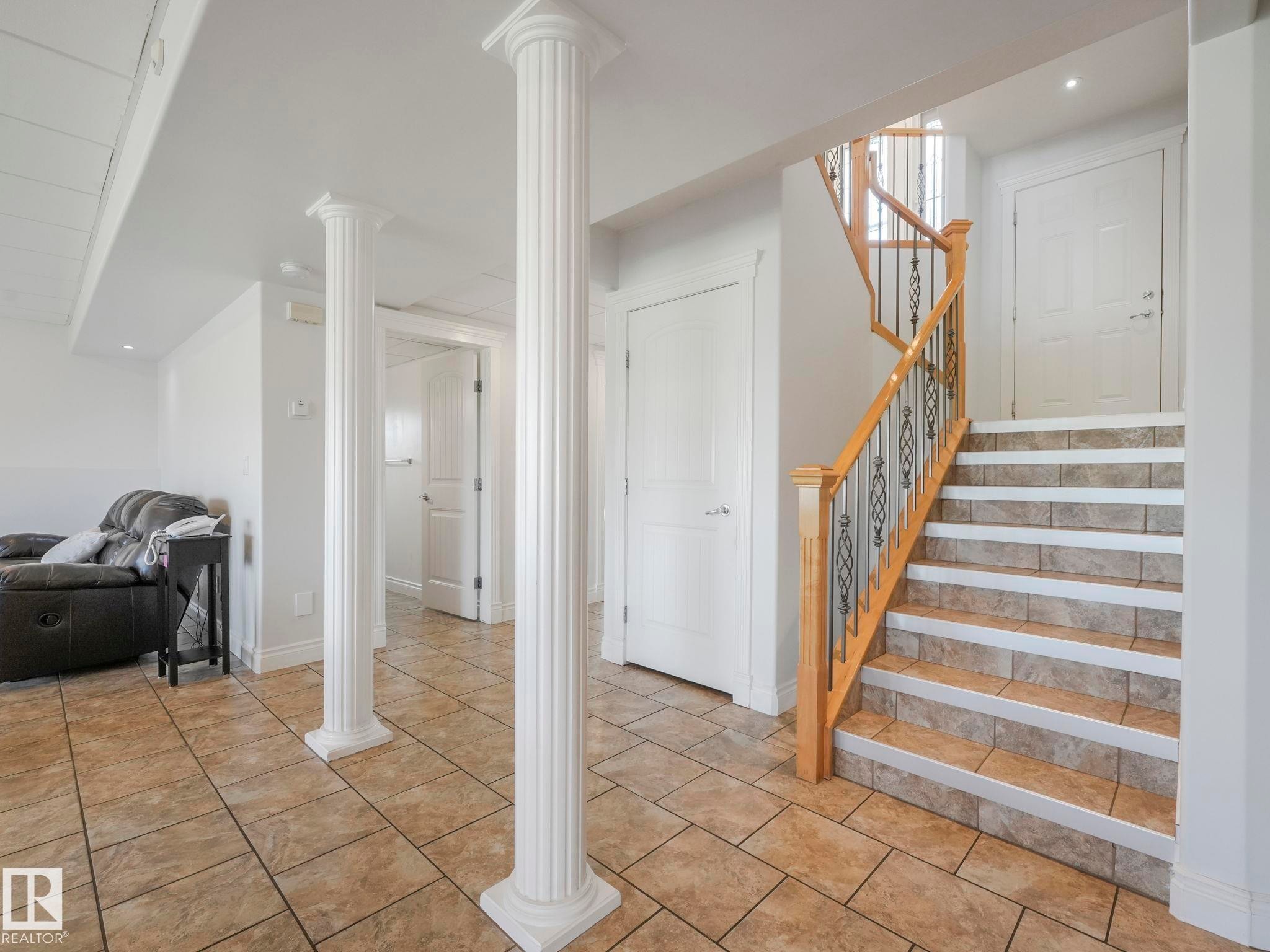 7504 161A Avenue Nw, Edmonton, AB - Indoor Photo Showing Other Room