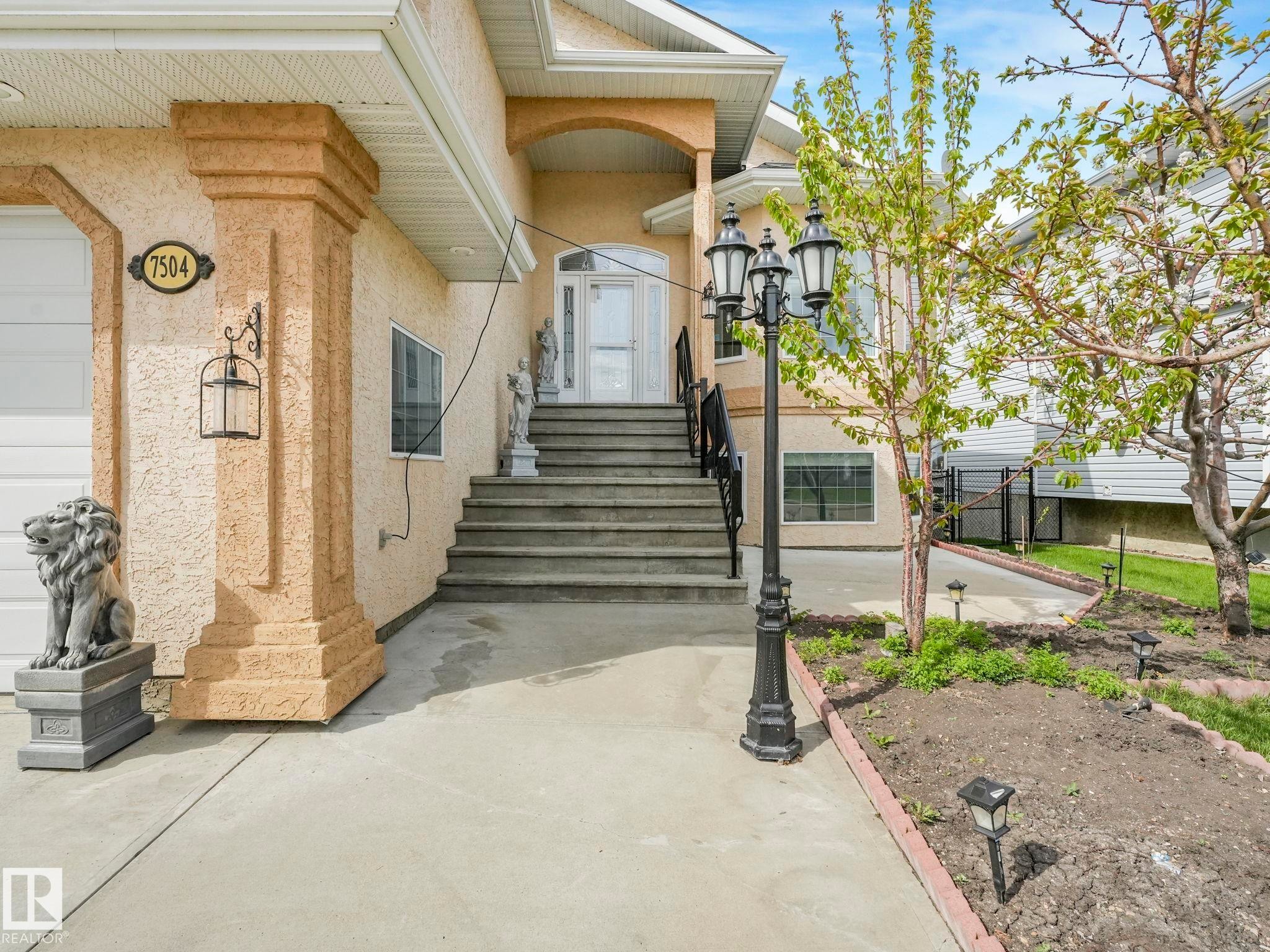 7504 161A Avenue Nw, Edmonton, AB - Outdoor