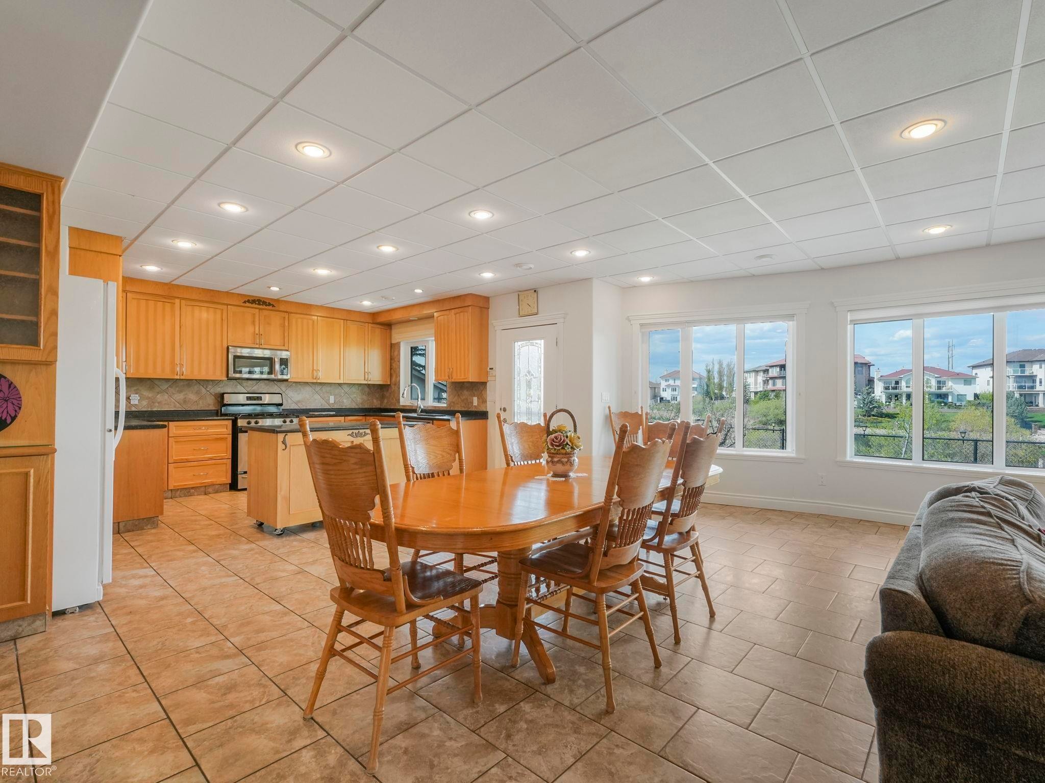 7504 161A Avenue Nw, Edmonton, AB - Indoor Photo Showing Dining Room