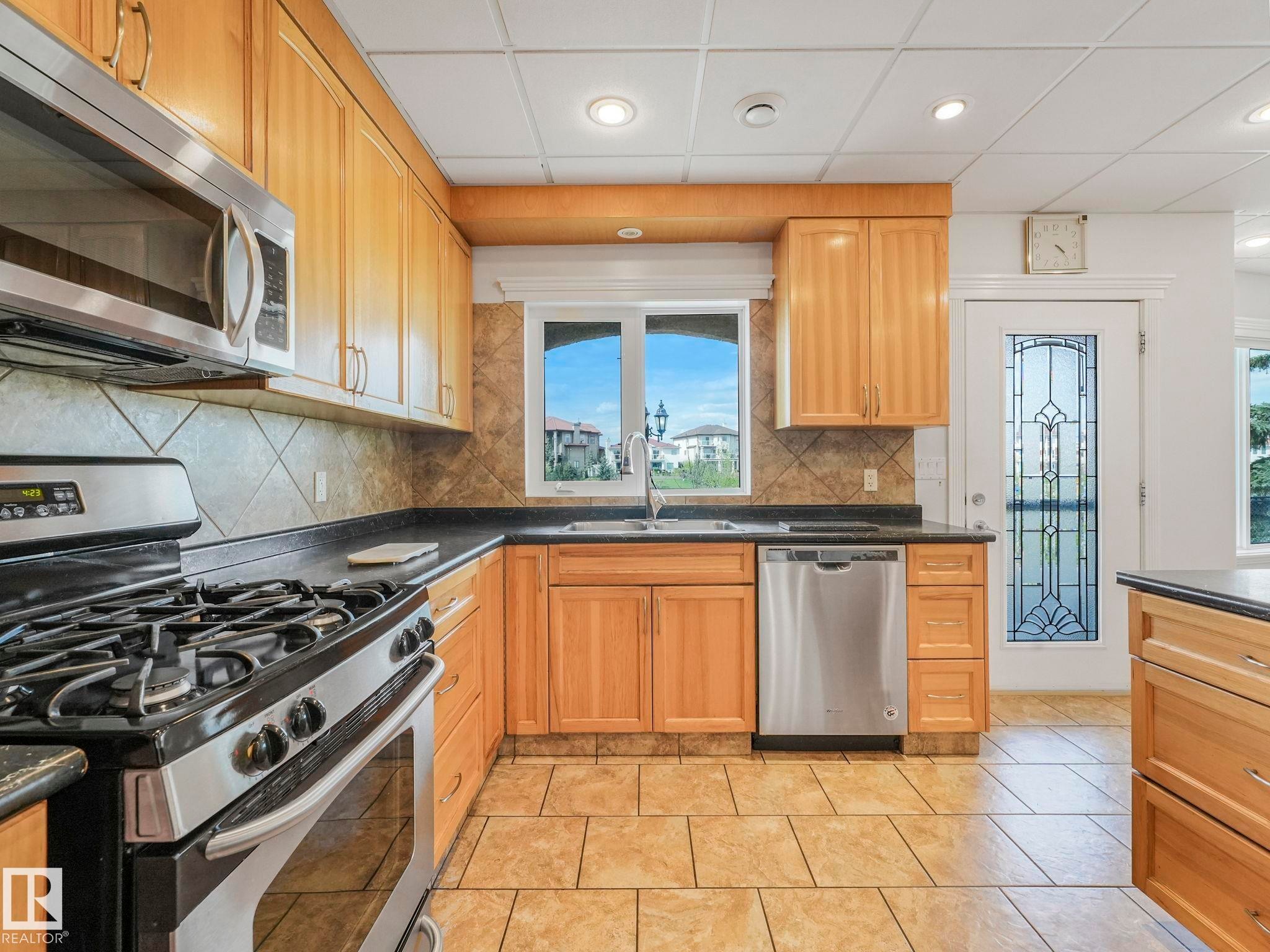 7504 161A Avenue Nw, Edmonton, AB - Indoor Photo Showing Kitchen With Stainless Steel Kitchen With Double Sink