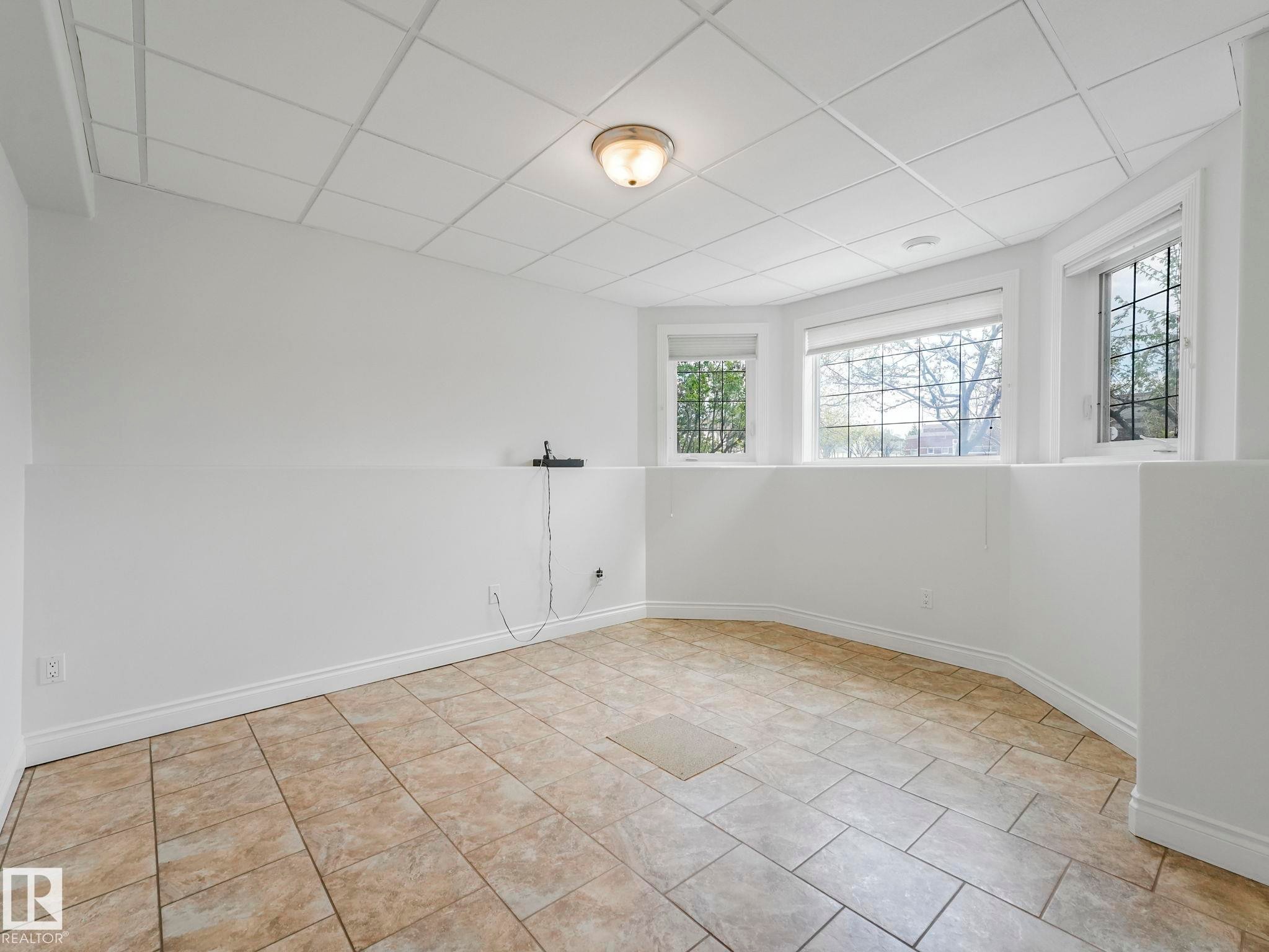 7504 161A Avenue Nw, Edmonton, AB - Indoor Photo Showing Other Room