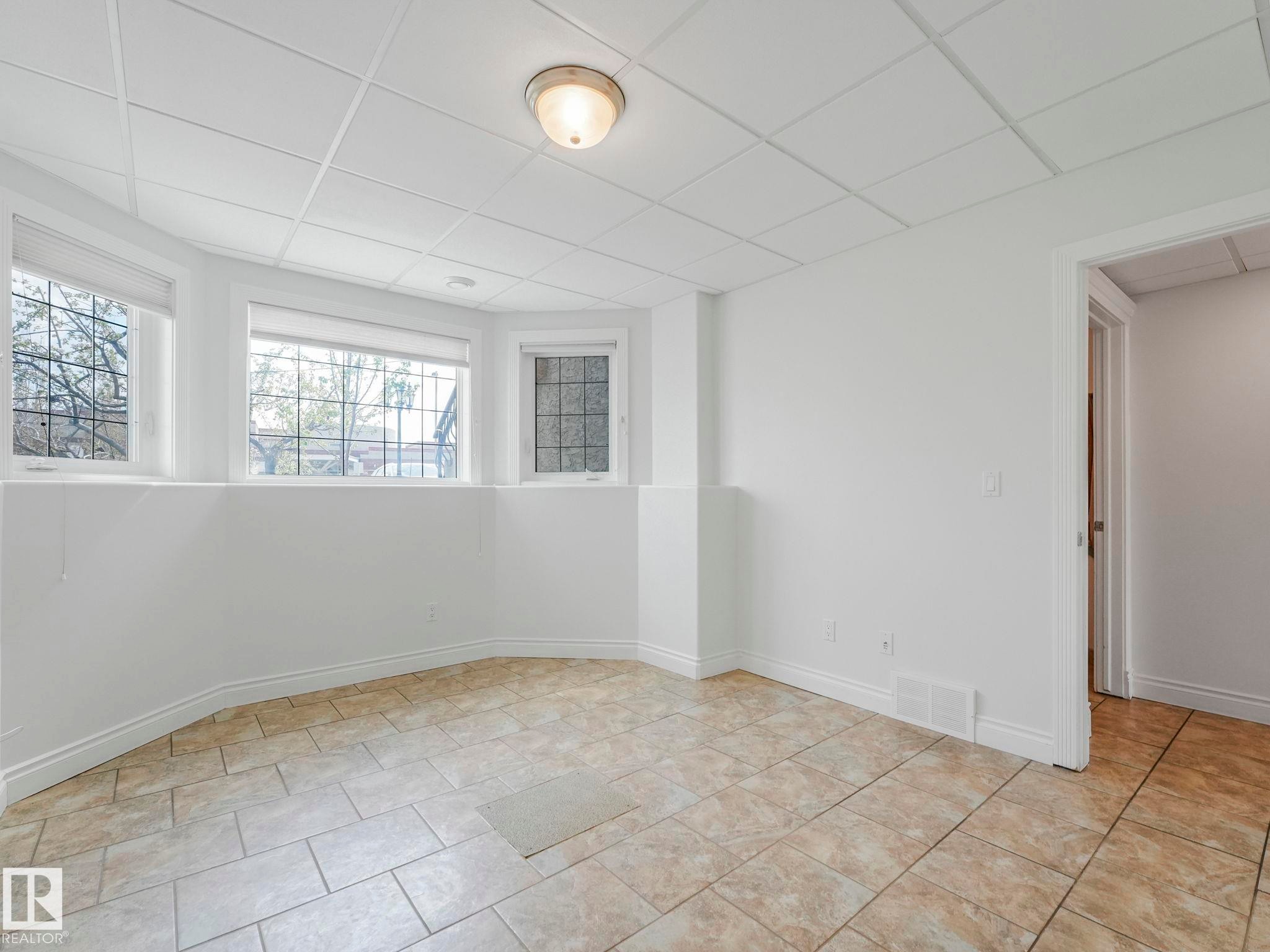 7504 161A Avenue Nw, Edmonton, AB - Indoor Photo Showing Other Room