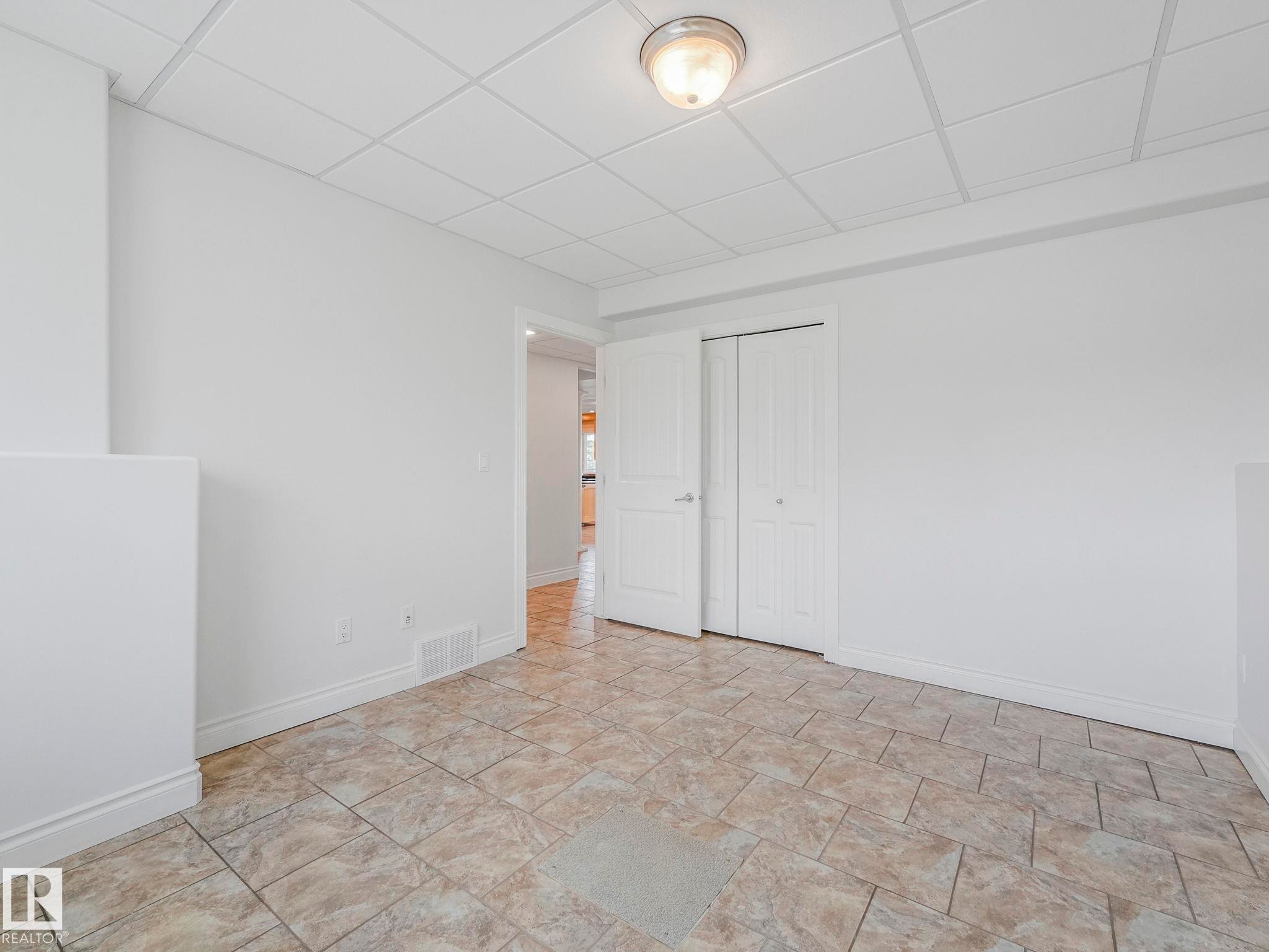 7504 161A Avenue Nw, Edmonton, AB - Indoor Photo Showing Other Room