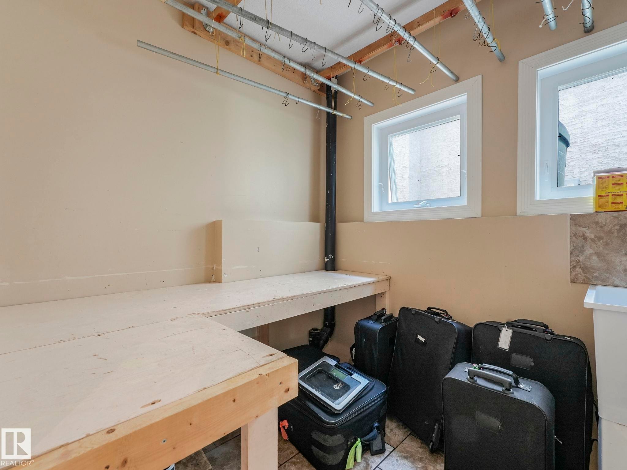 7504 161A Avenue Nw, Edmonton, AB - Indoor