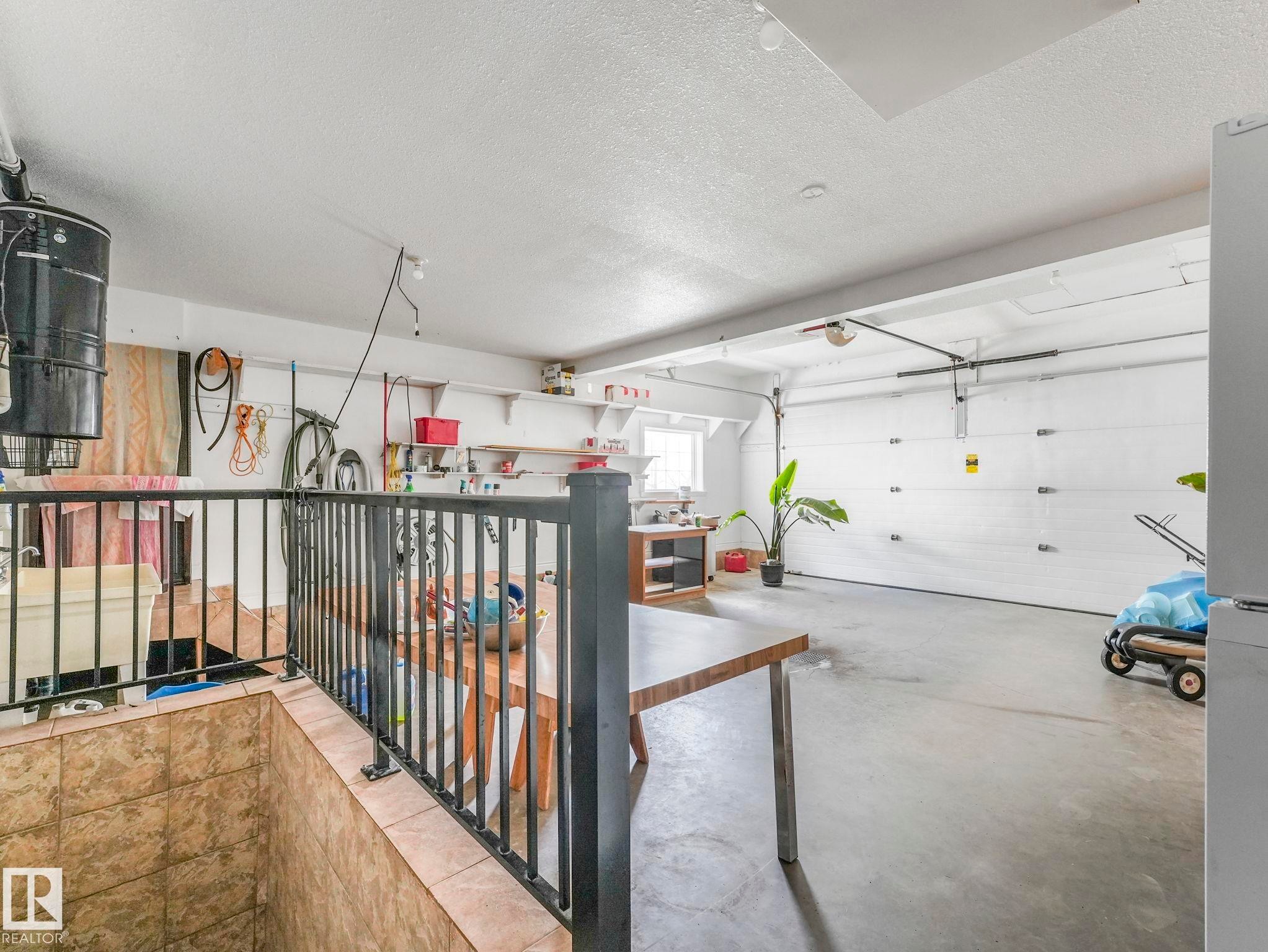 7504 161A Avenue Nw, Edmonton, AB - Indoor Photo Showing Garage