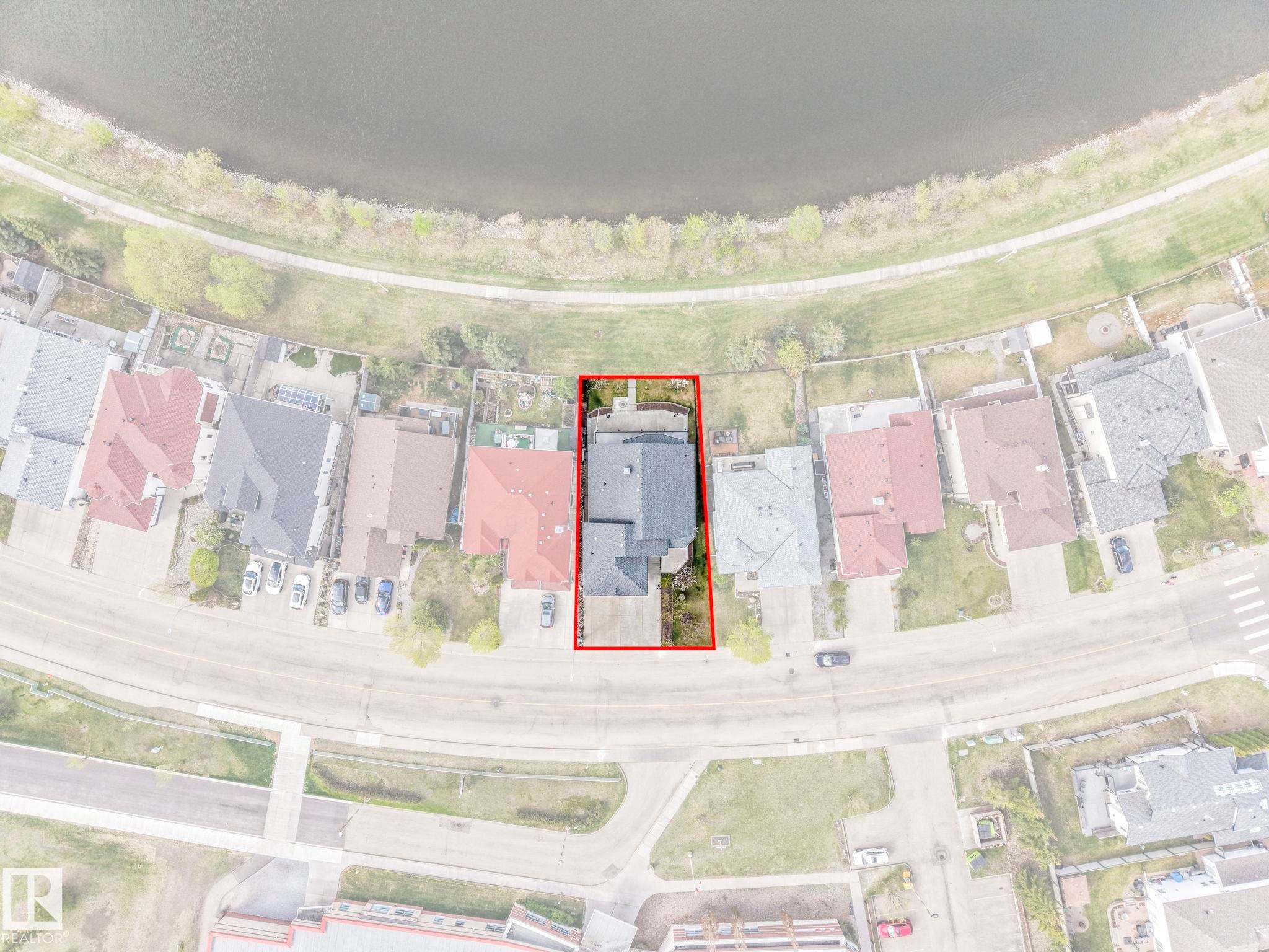 7504 161A Avenue Nw, Edmonton, AB -