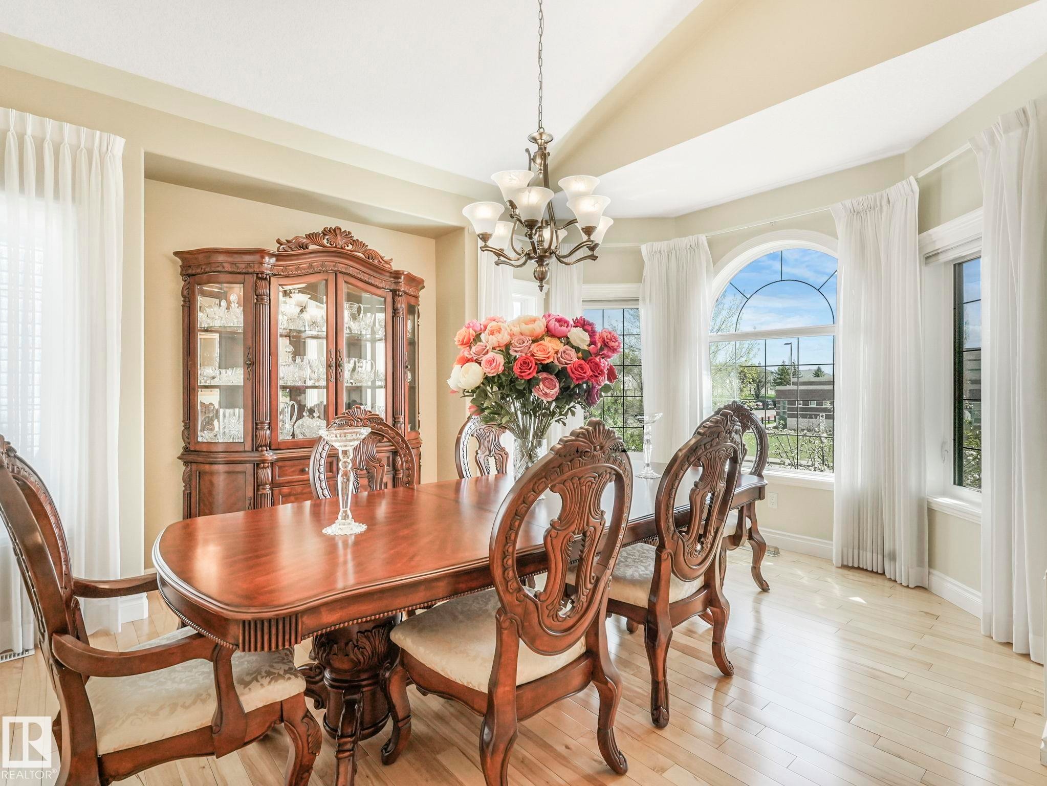 7504 161A Avenue Nw, Edmonton, AB - Indoor Photo Showing Dining Room
