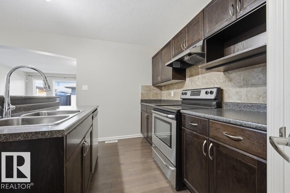 1526 35B Av Nw, Edmonton, AB