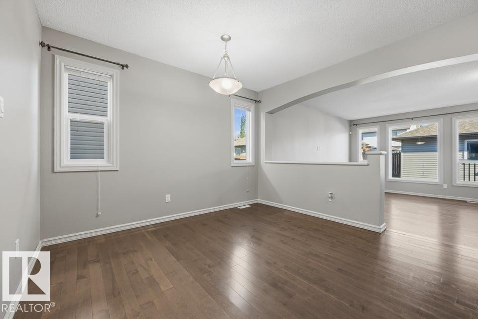 1526 35B Av Nw, Edmonton, AB