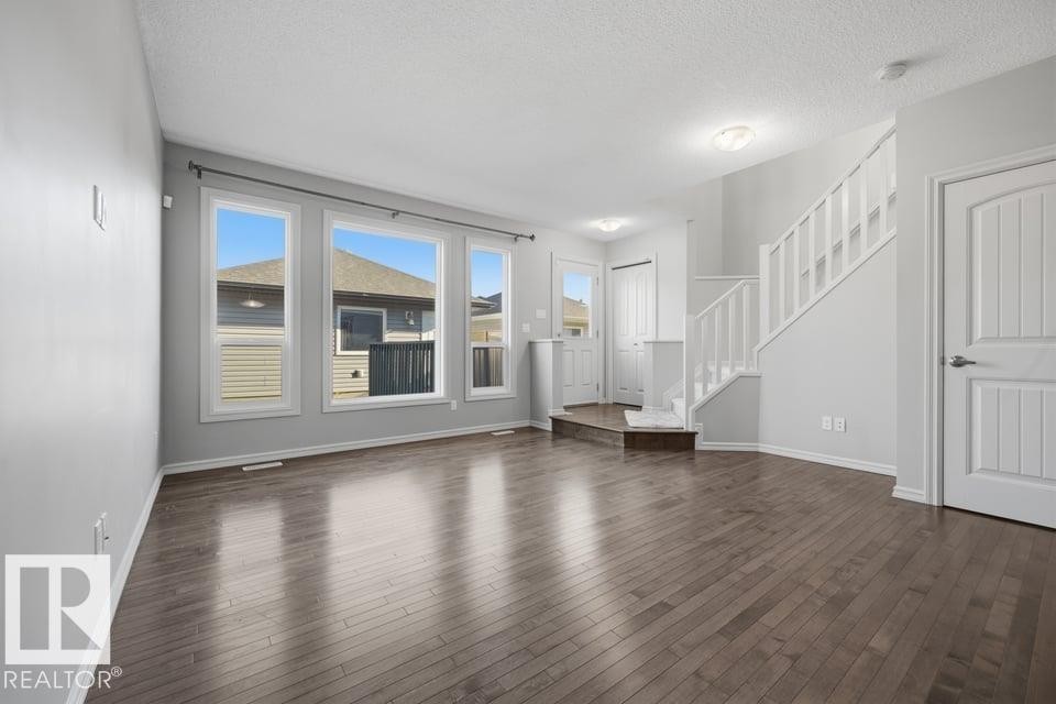 1526 35B Av Nw, Edmonton, AB