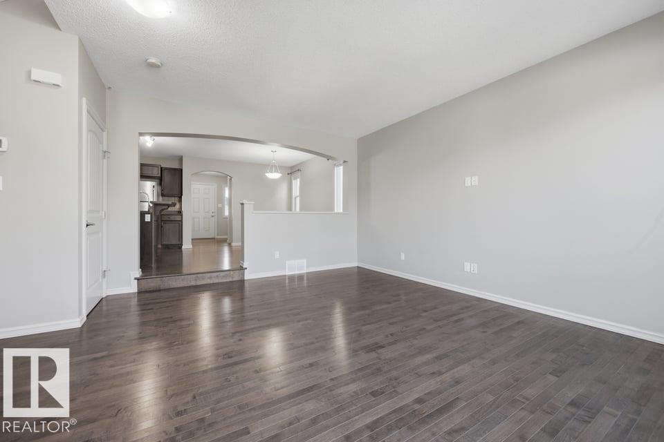 1526 35B Av Nw, Edmonton, AB