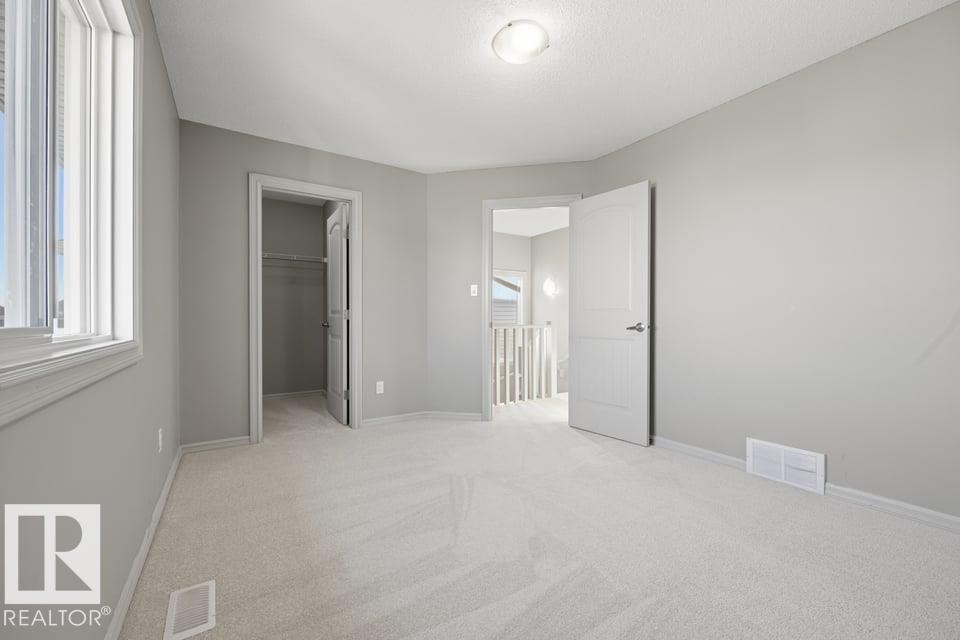 1526 35B Av Nw, Edmonton, AB