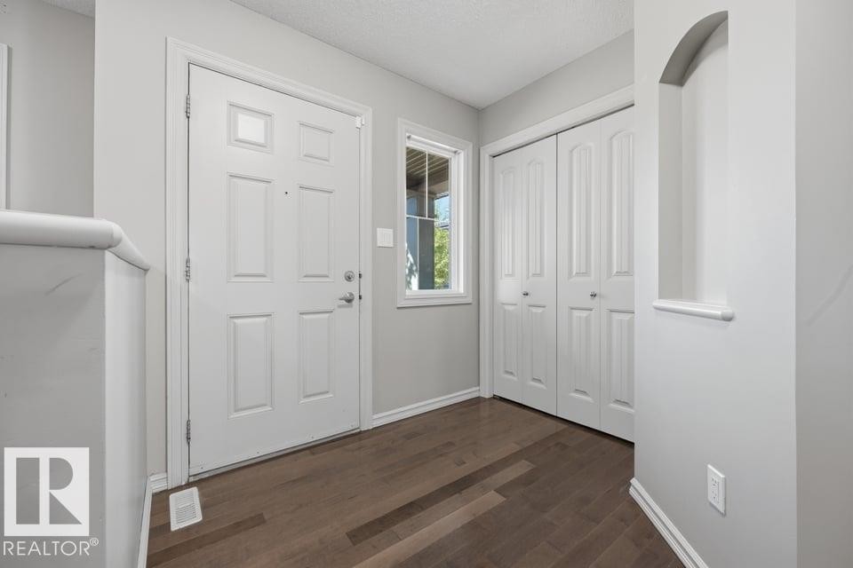 1526 35B Av Nw, Edmonton, AB