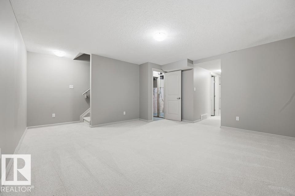 1526 35B Av Nw, Edmonton, AB