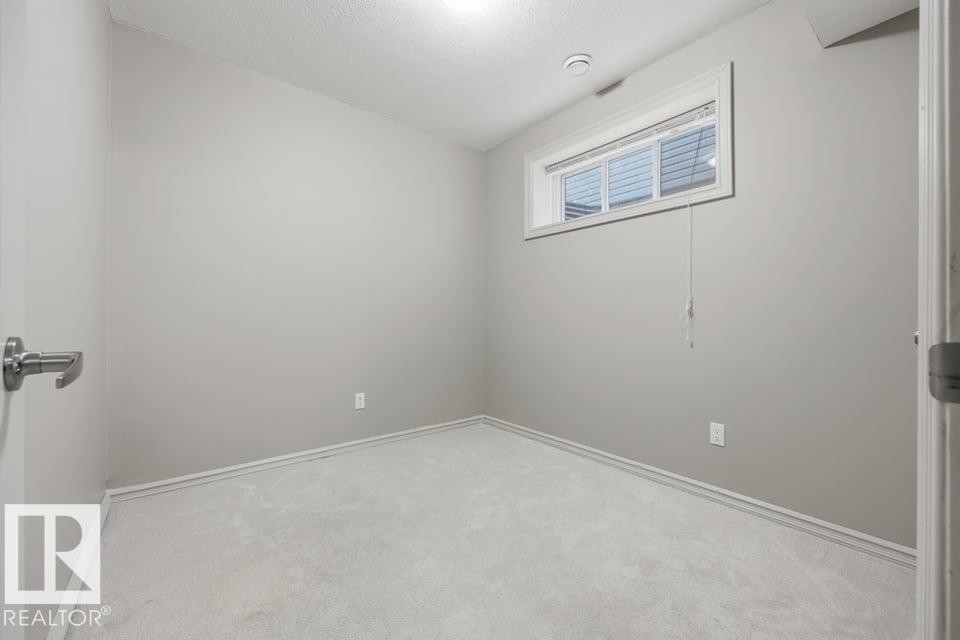 1526 35B Av Nw, Edmonton, AB